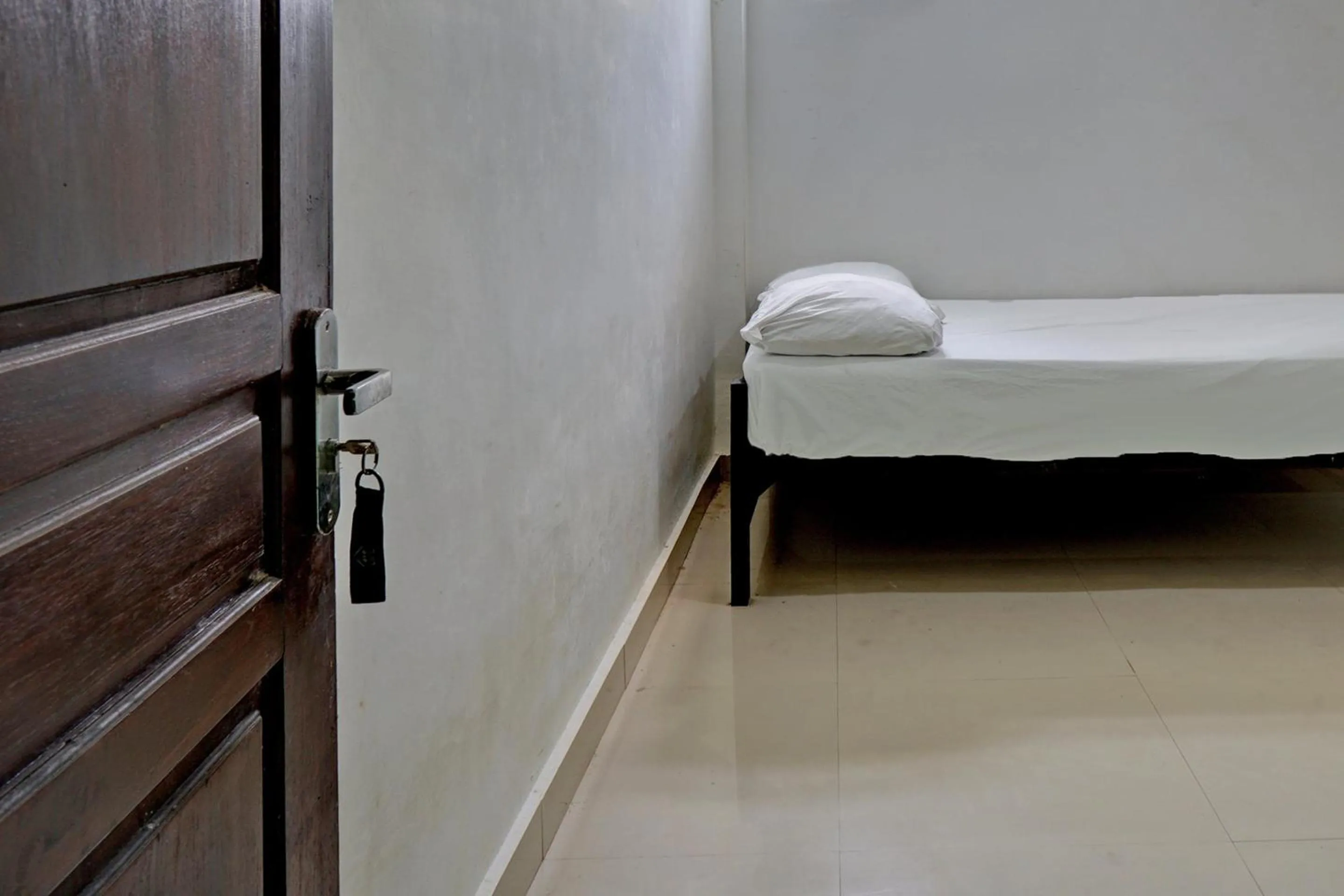 Bedroom, Bed in OYO Life 92919 Kost Wijaya Kusuma Lake Syariah