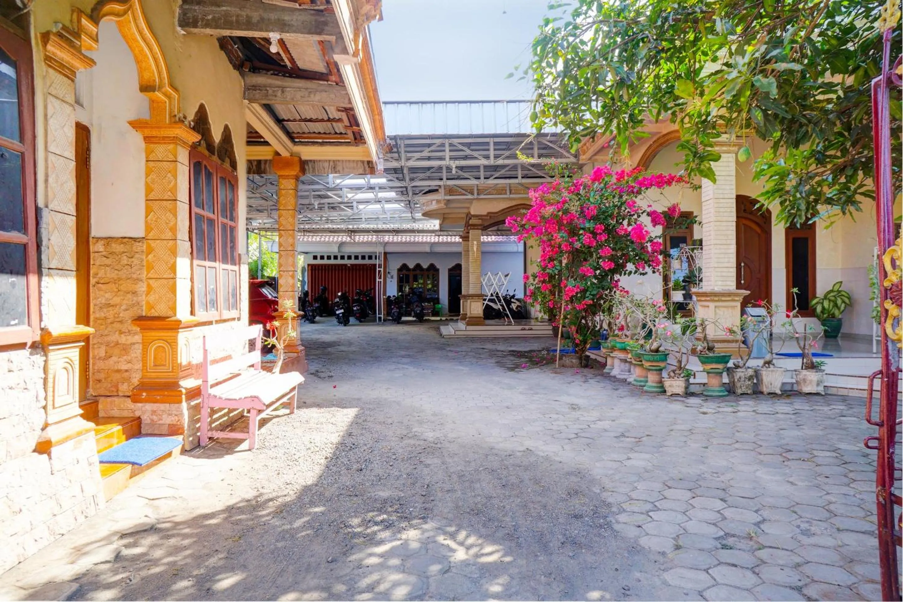 Facade/entrance in OYO Life 92918 Rumah Kost Arrahma Syariah