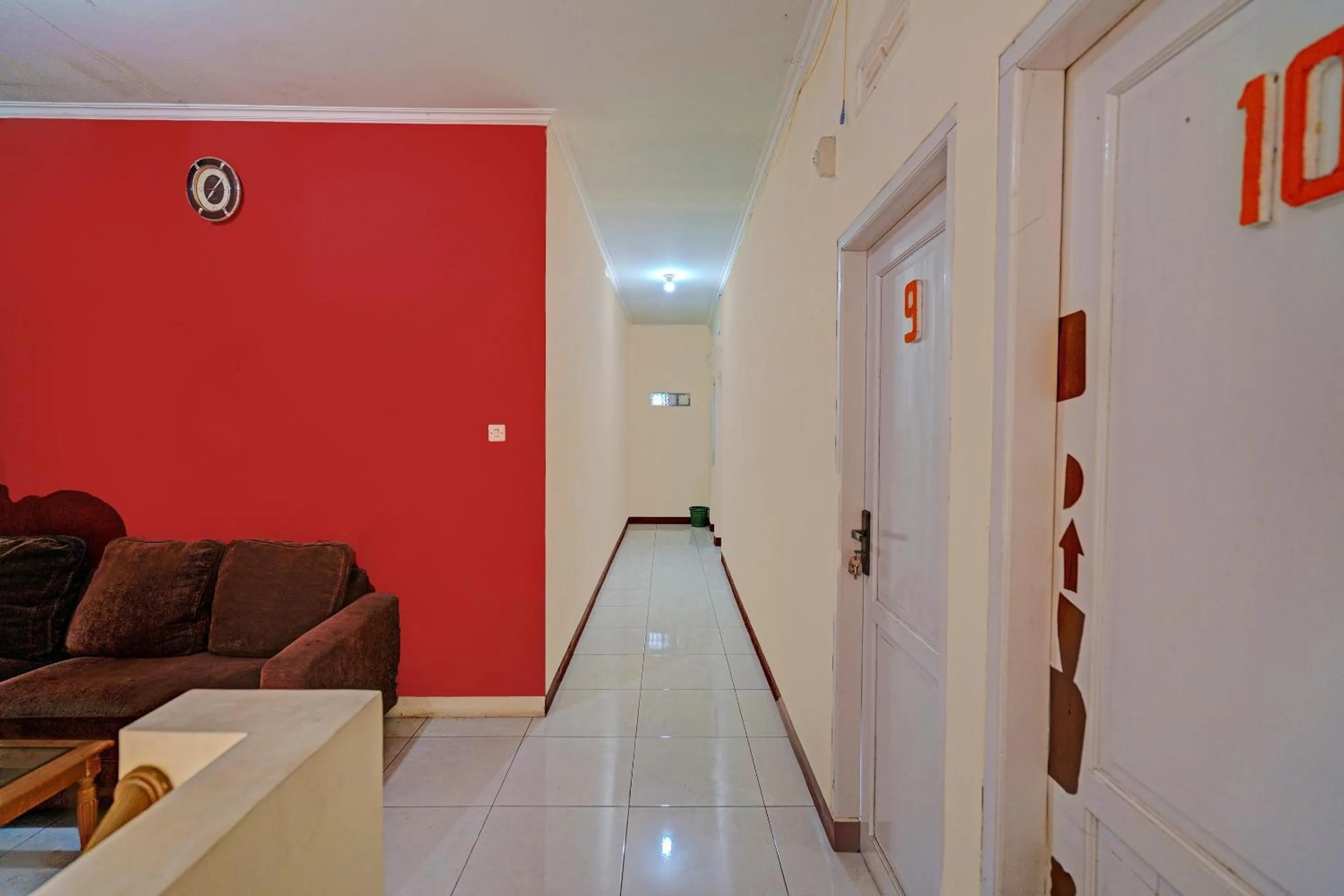 Lobby or reception in OYO Life 92546 Kost Merah Bojongsoang Syariah