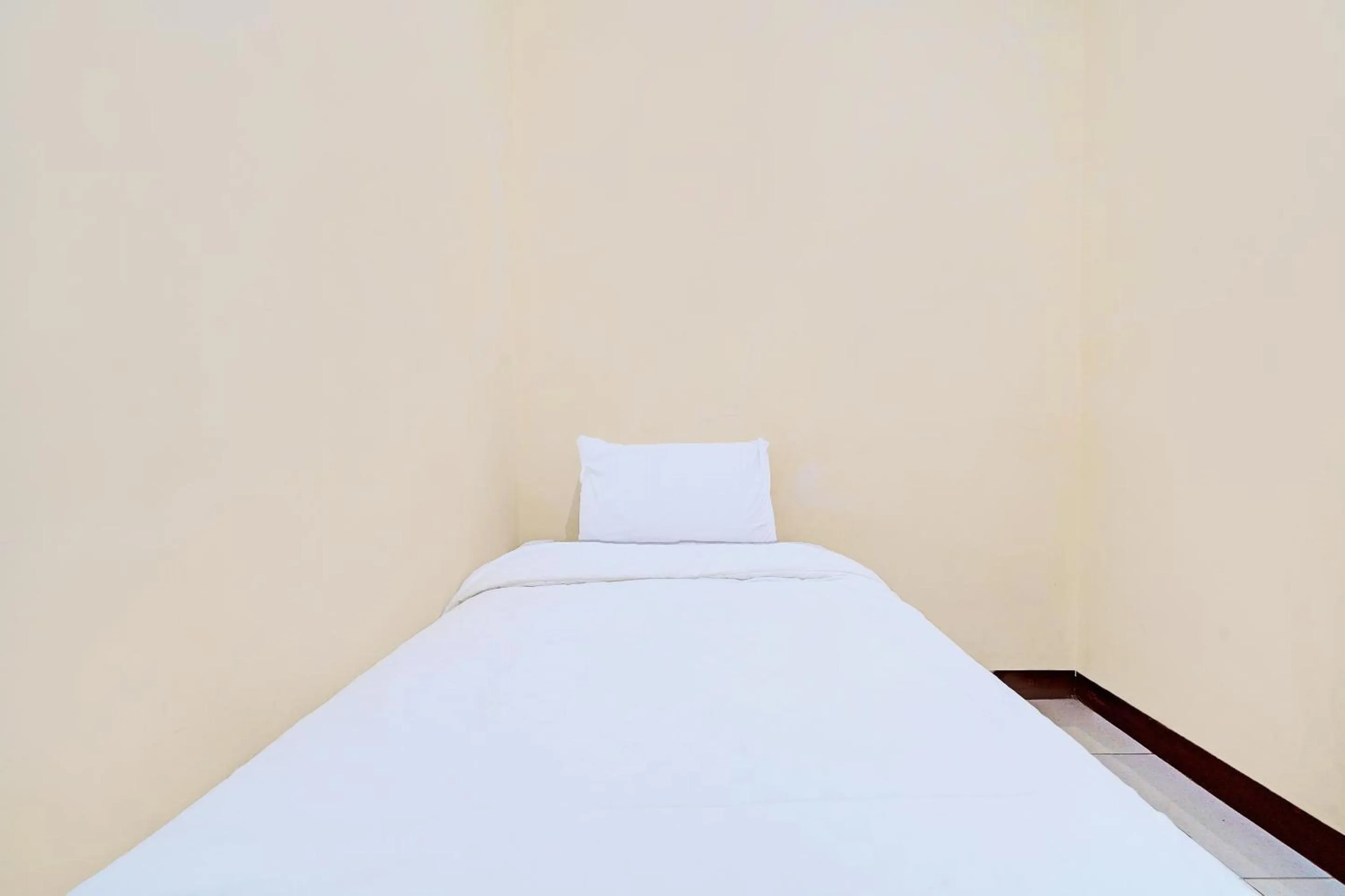 Bedroom, Bed in OYO Life 92546 Kost Merah Bojongsoang Syariah