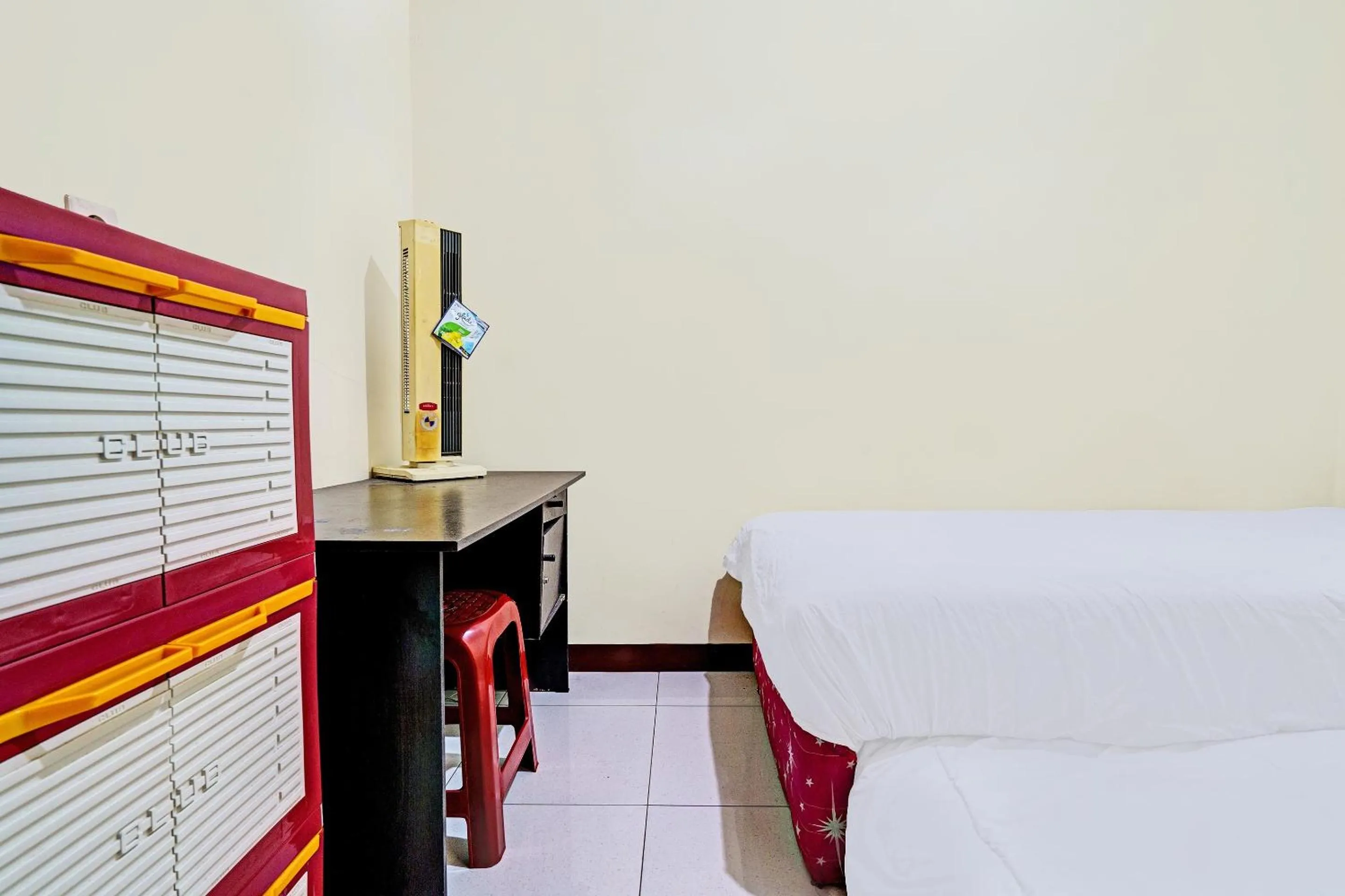 Bedroom, Bed in OYO Life 92546 Kost Merah Bojongsoang Syariah