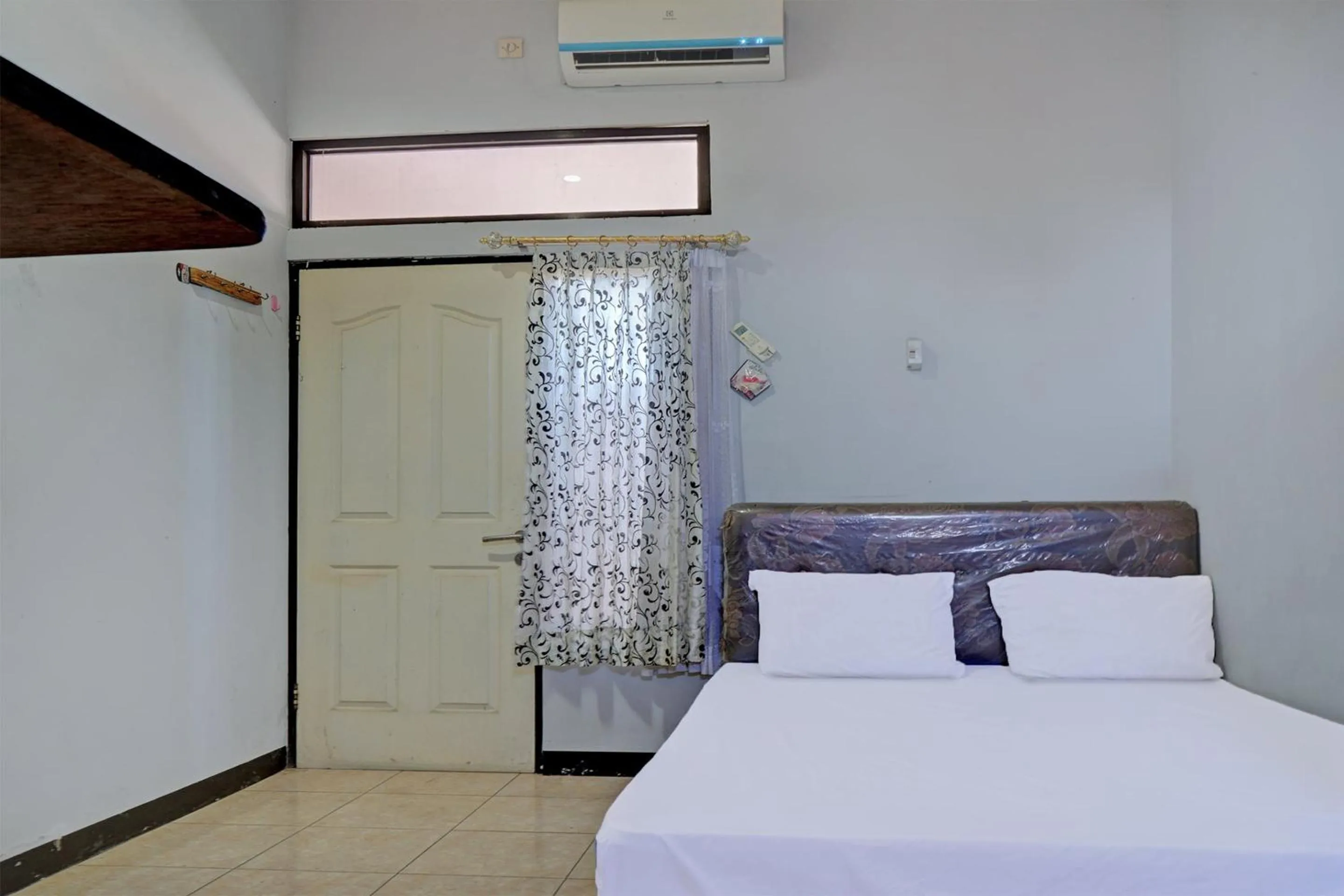 Bedroom, Bed in OYO Life 92915 Duta Amnan Syariah