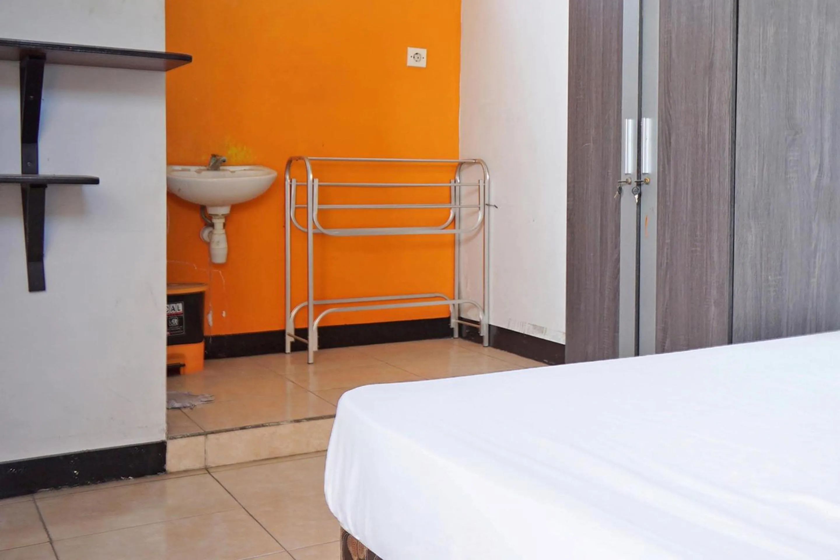 Bedroom, Bed in OYO Life 92915 Duta Amnan Syariah