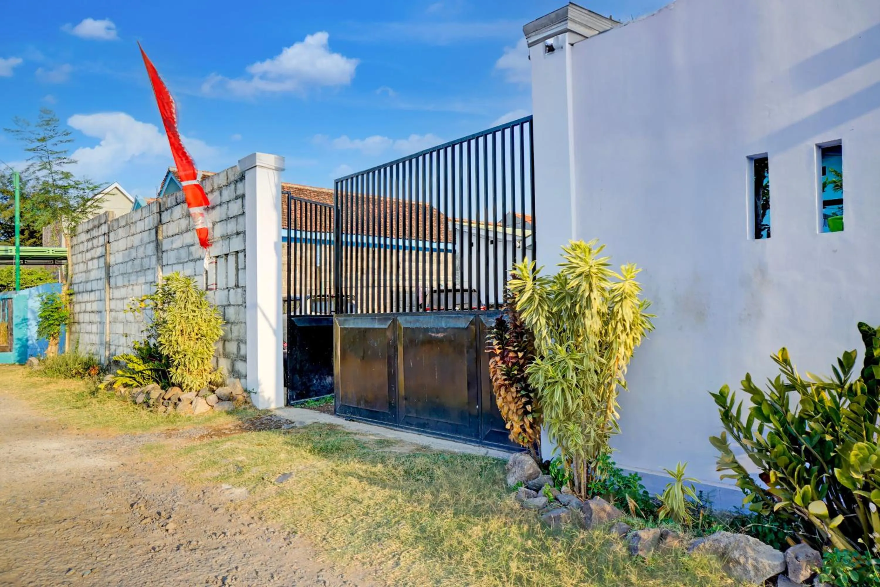 Facade/entrance in OYO Life 93017 Kost H Soeroso