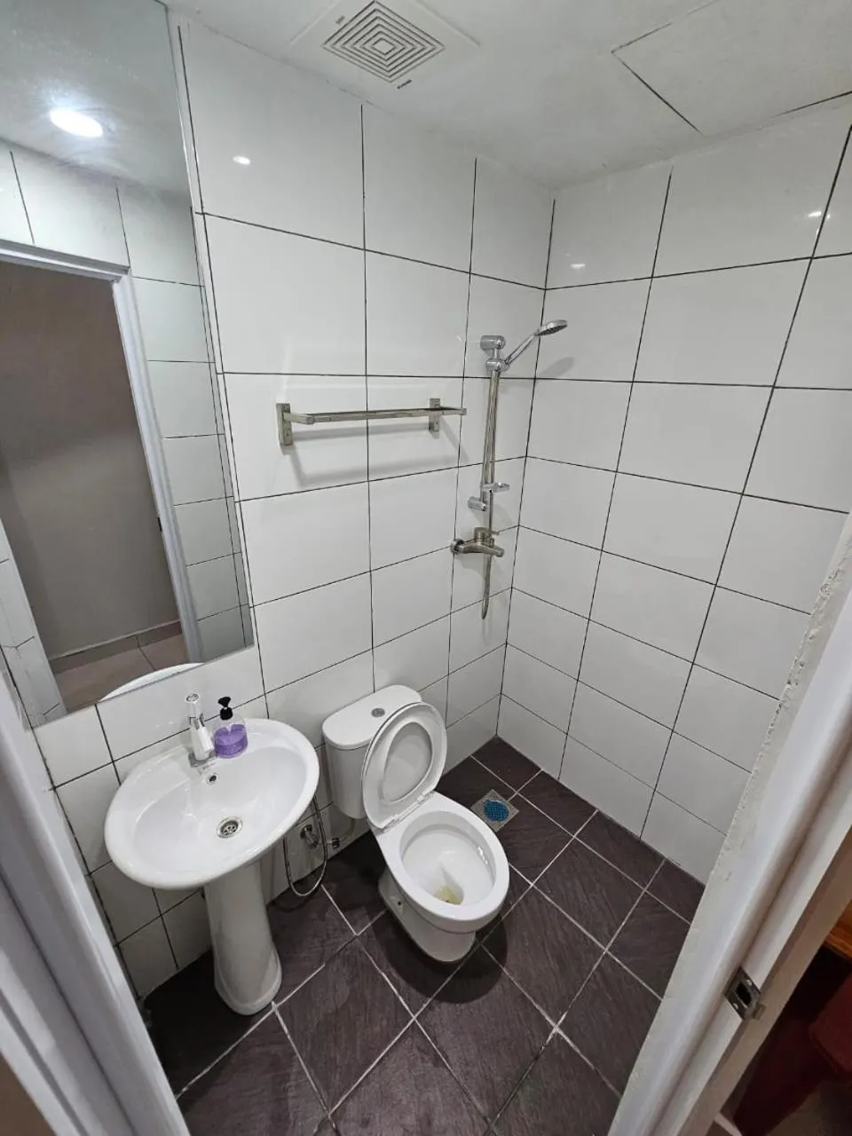 Shower in TT99 COZY STAY