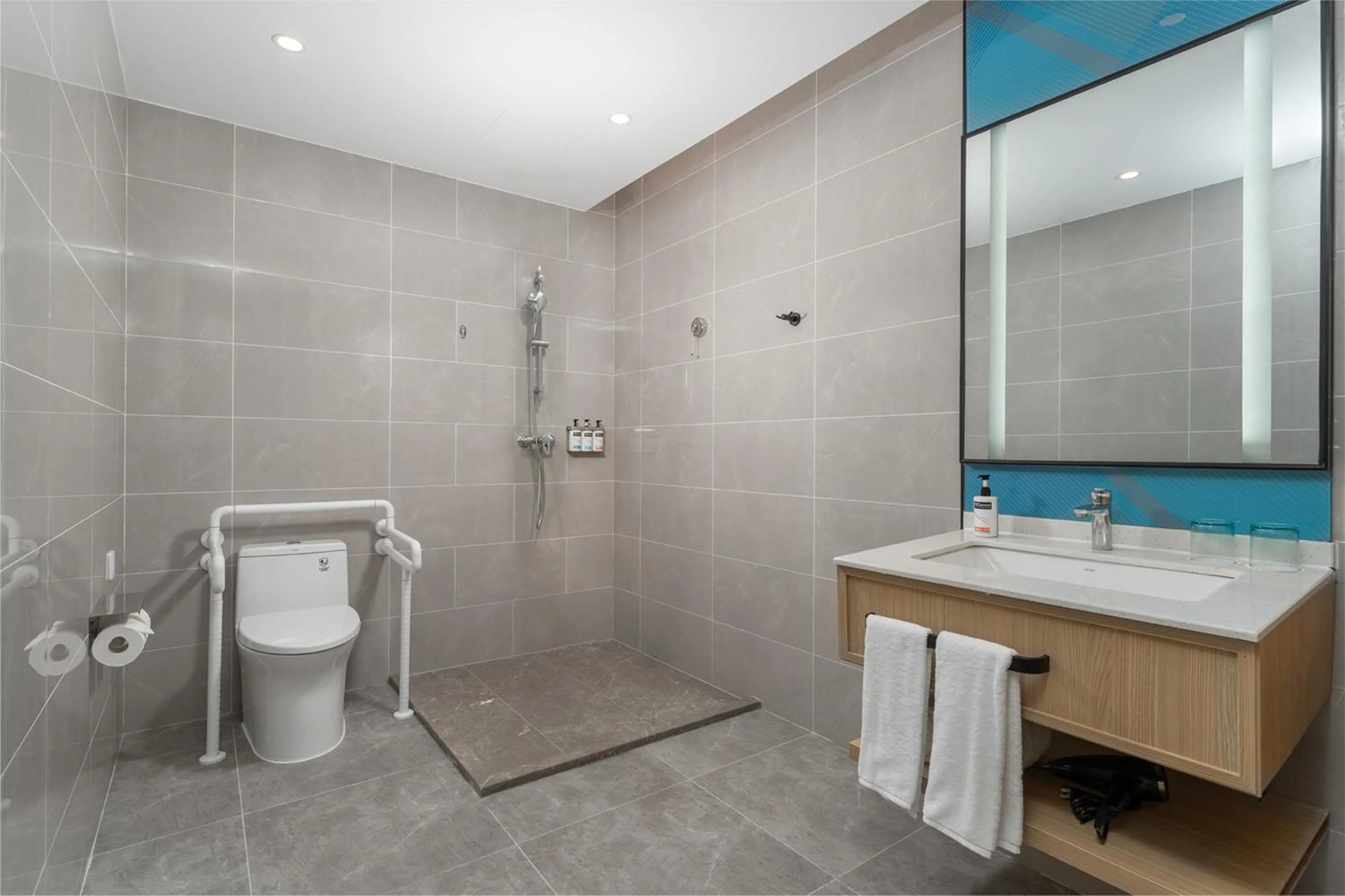 Toilet in Holiday Inn Express Wenchang by IHG