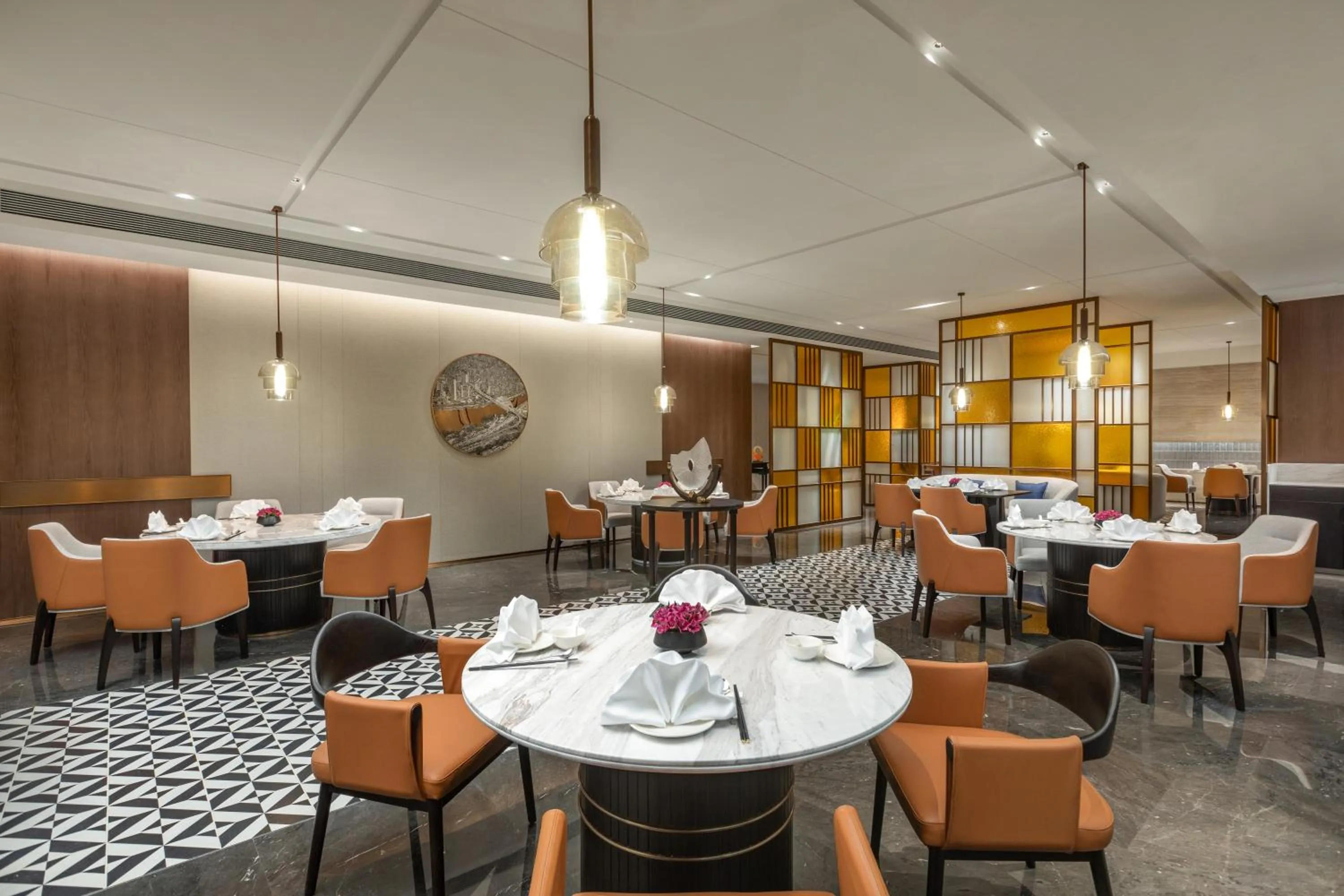 Restaurant/places to eat in Crowne Plaza Jiangmen Binjiang by IHG
