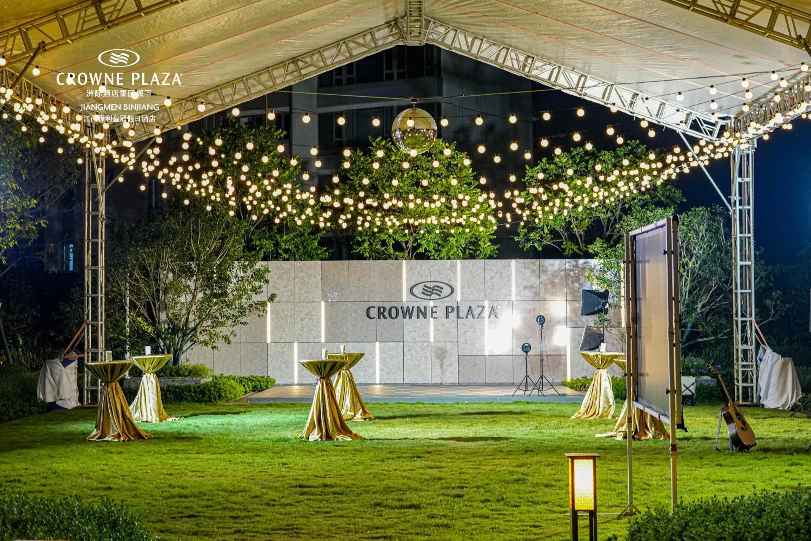 Garden in Crowne Plaza Jiangmen Binjiang by IHG