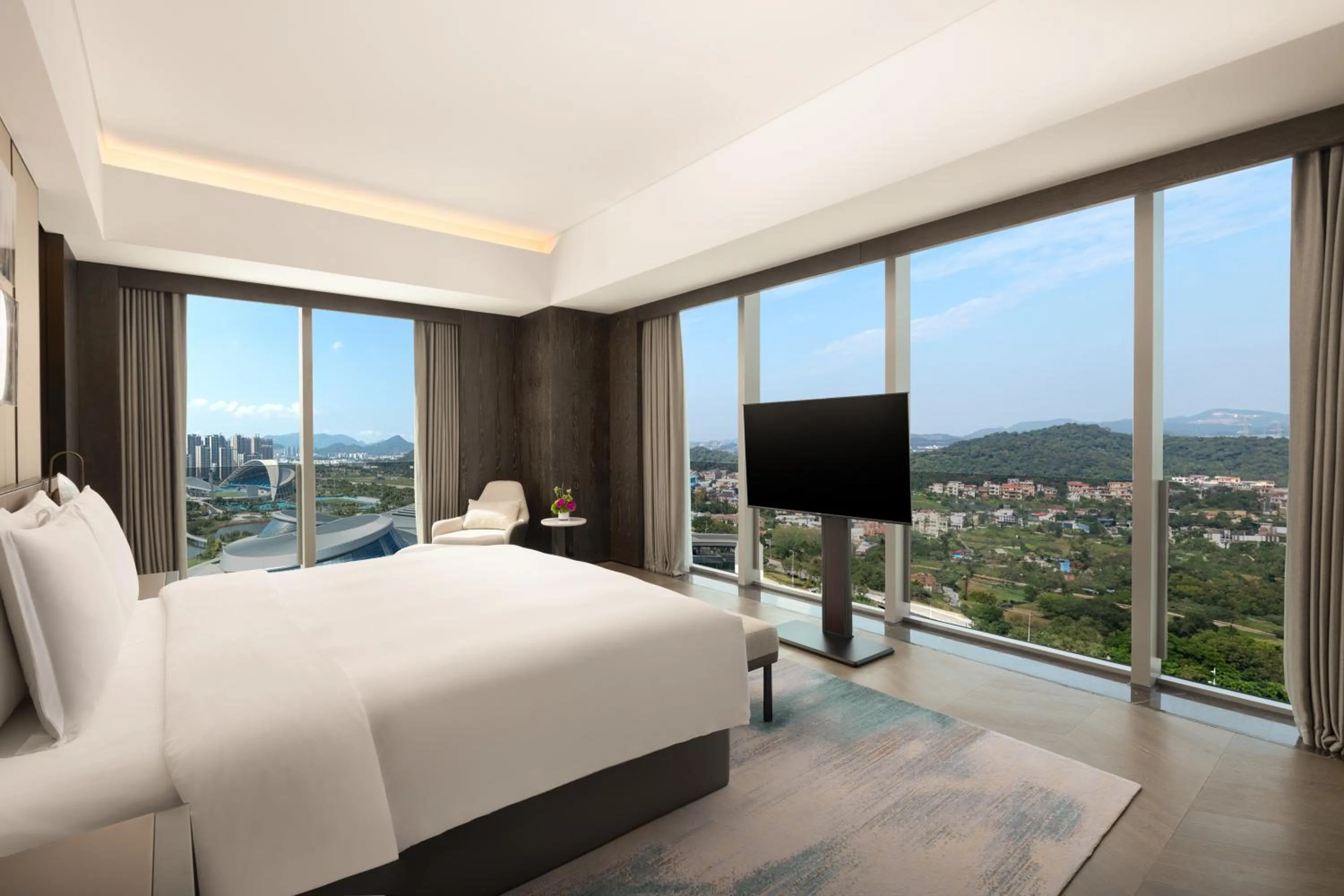 Bedroom, Bed in Crowne Plaza Jiangmen Binjiang by IHG