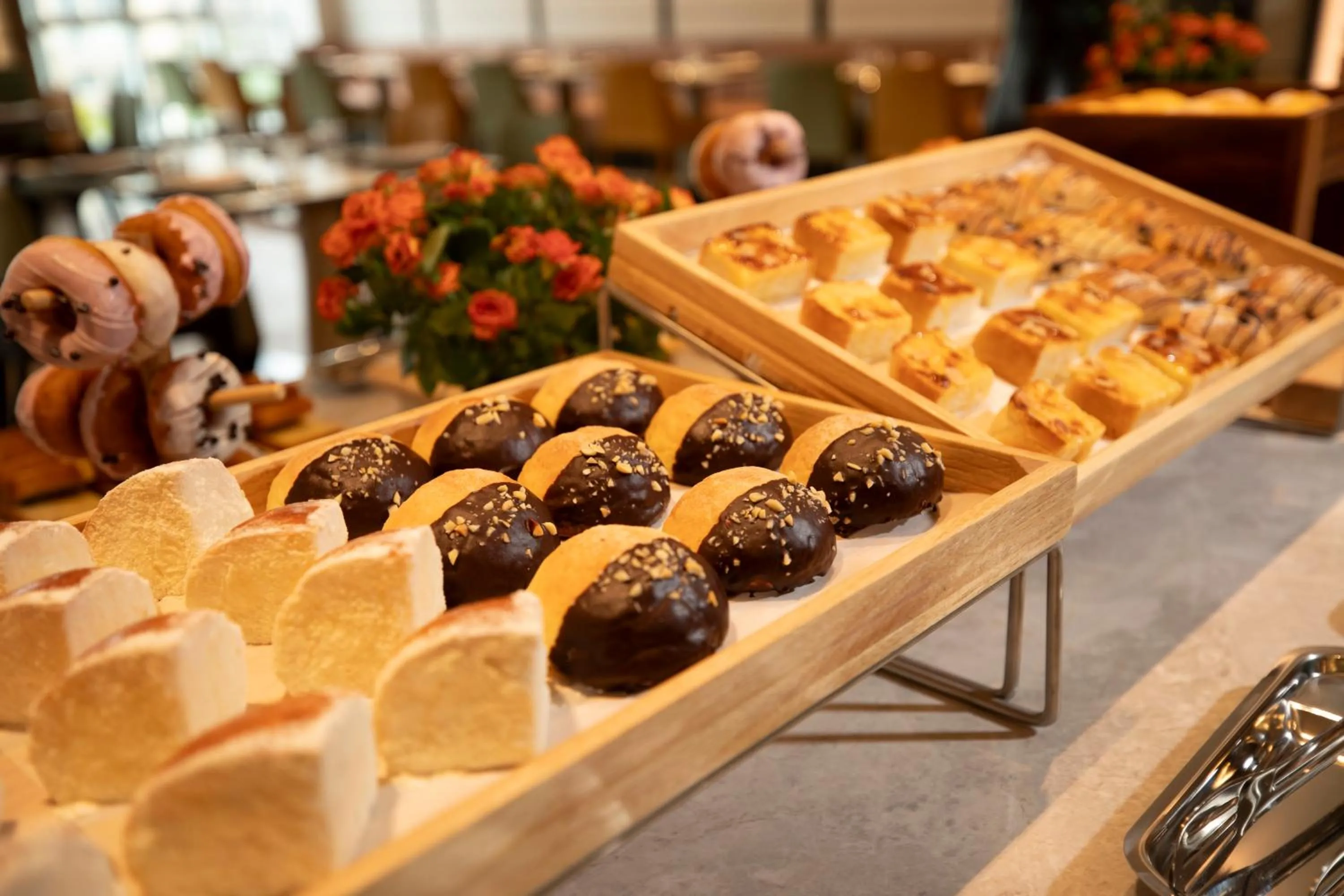 Restaurant/places to eat in Holiday Inn Tongxiang