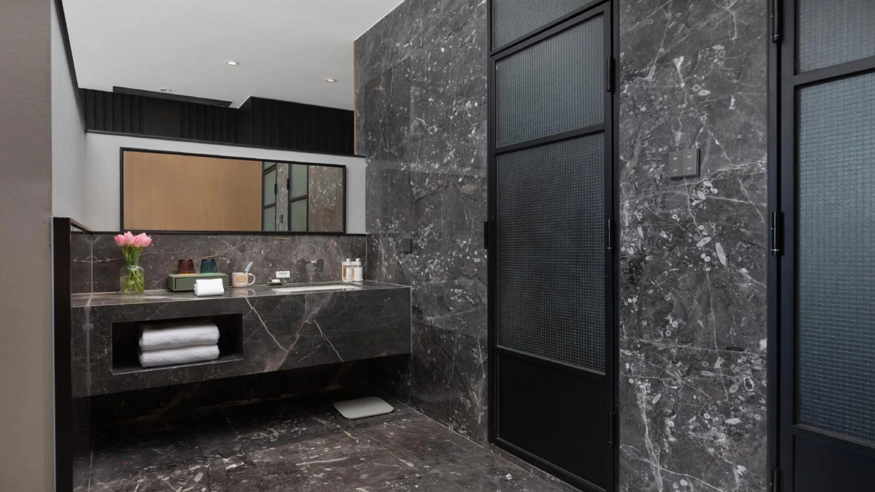 Property building in Holiday Inn Tongxiang