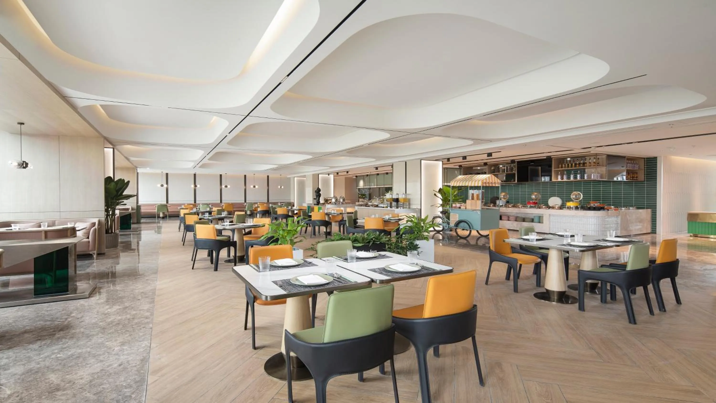 Restaurant/places to eat in Holiday Inn Tongxiang