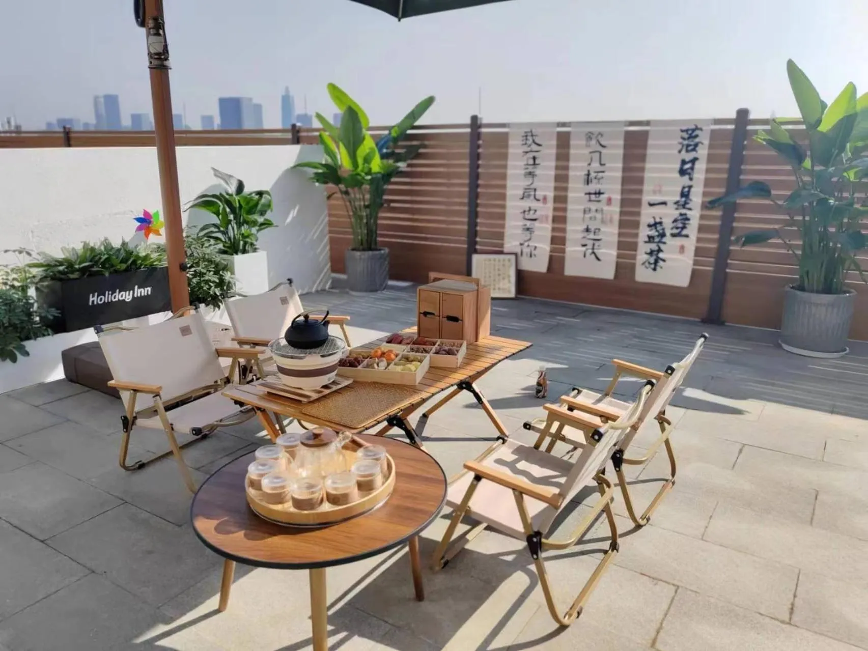 Restaurant/places to eat in Holiday Inn Tongxiang