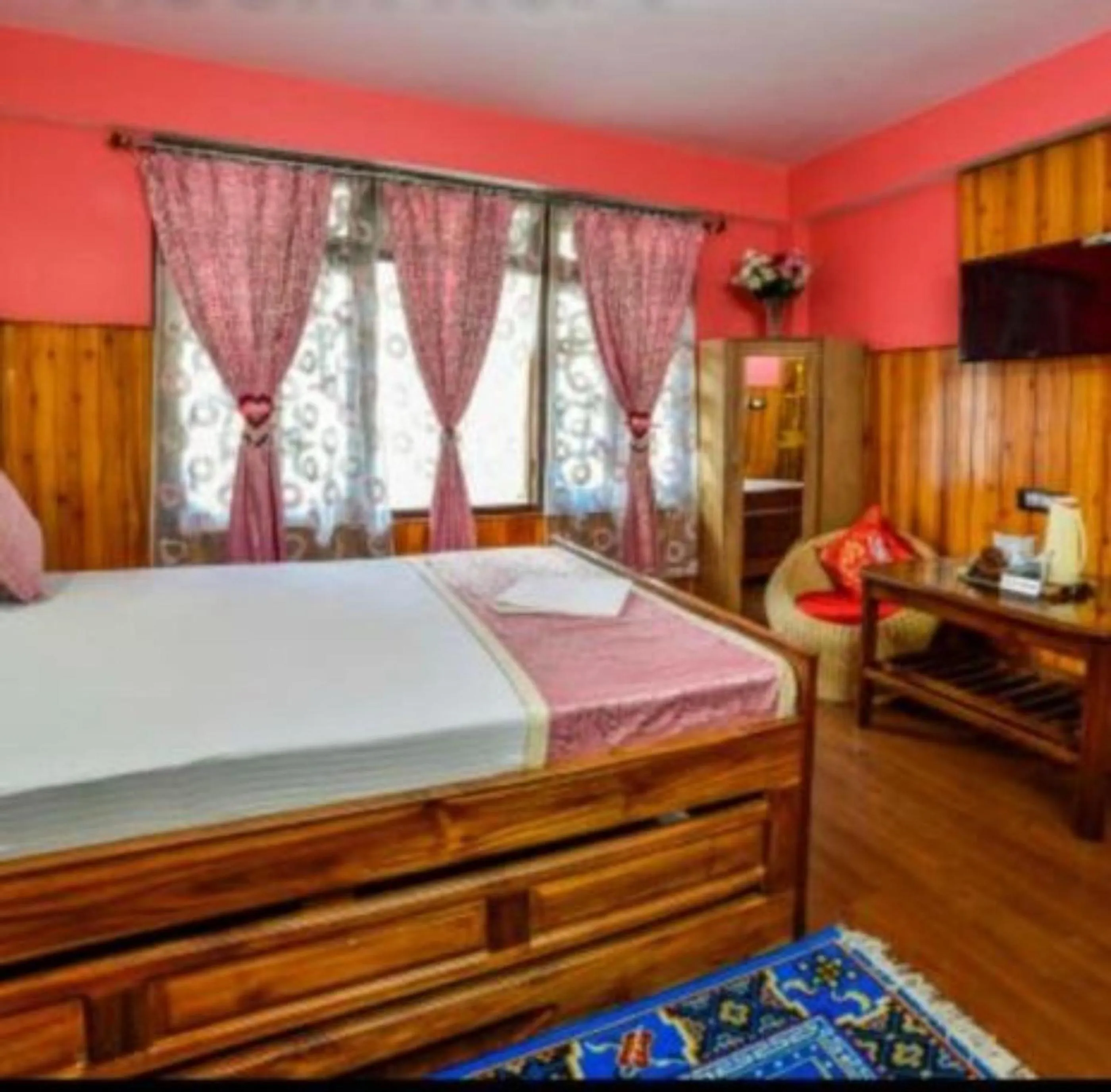 Bed in GRG Tharbaling Homestay Darjeeling