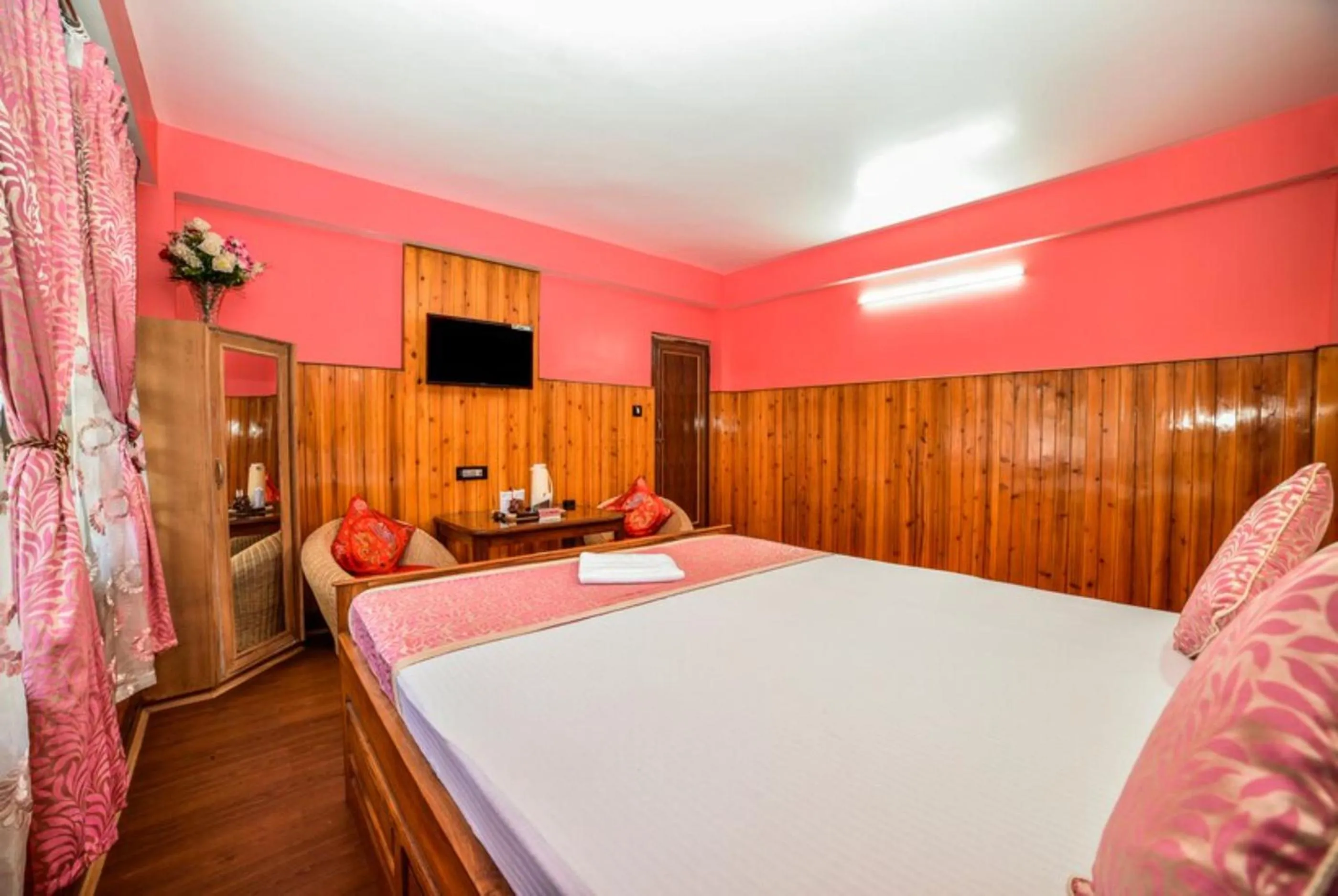 Bed in GRG Tharbaling Homestay Darjeeling