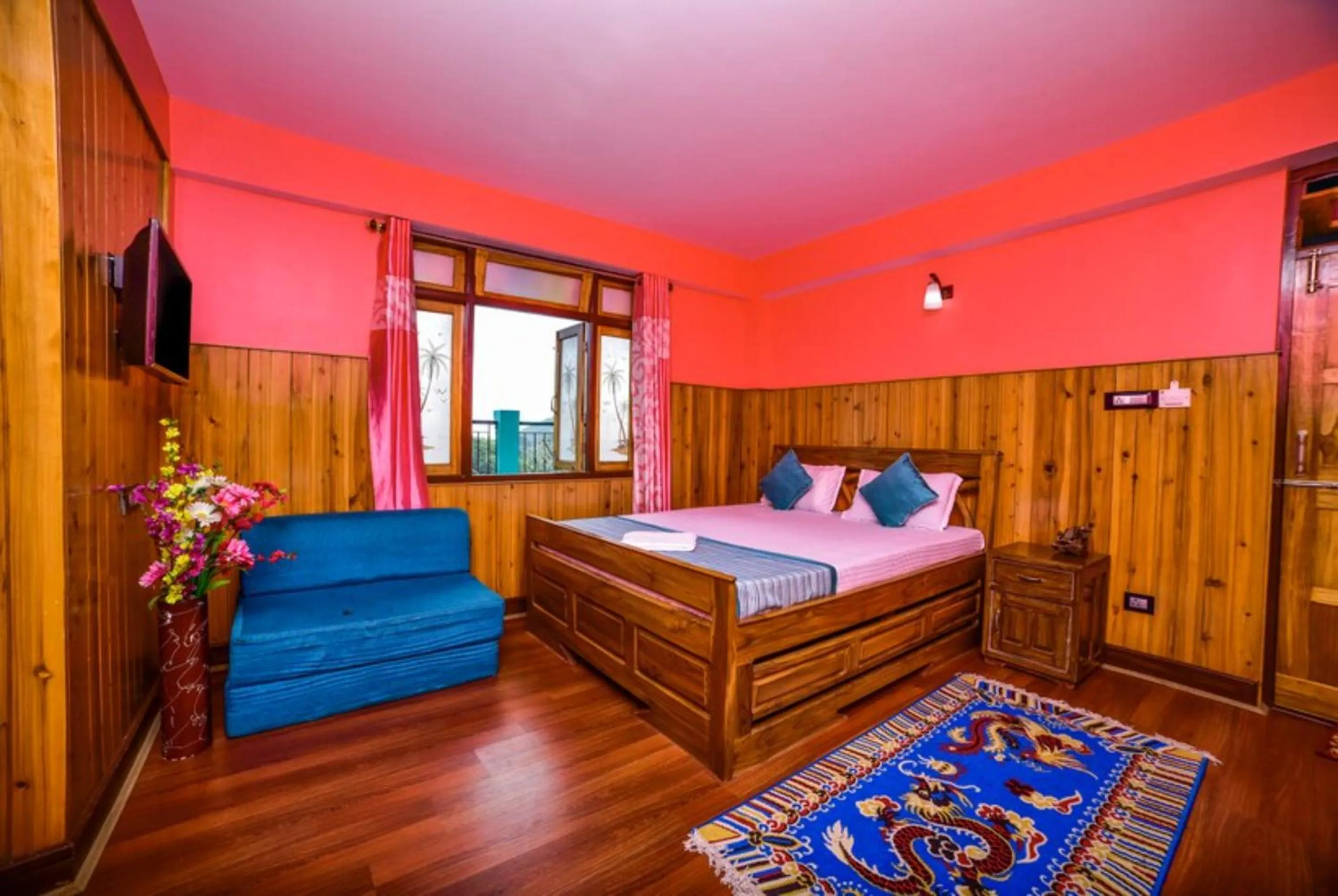 Bed in GRG Tharbaling Homestay Darjeeling