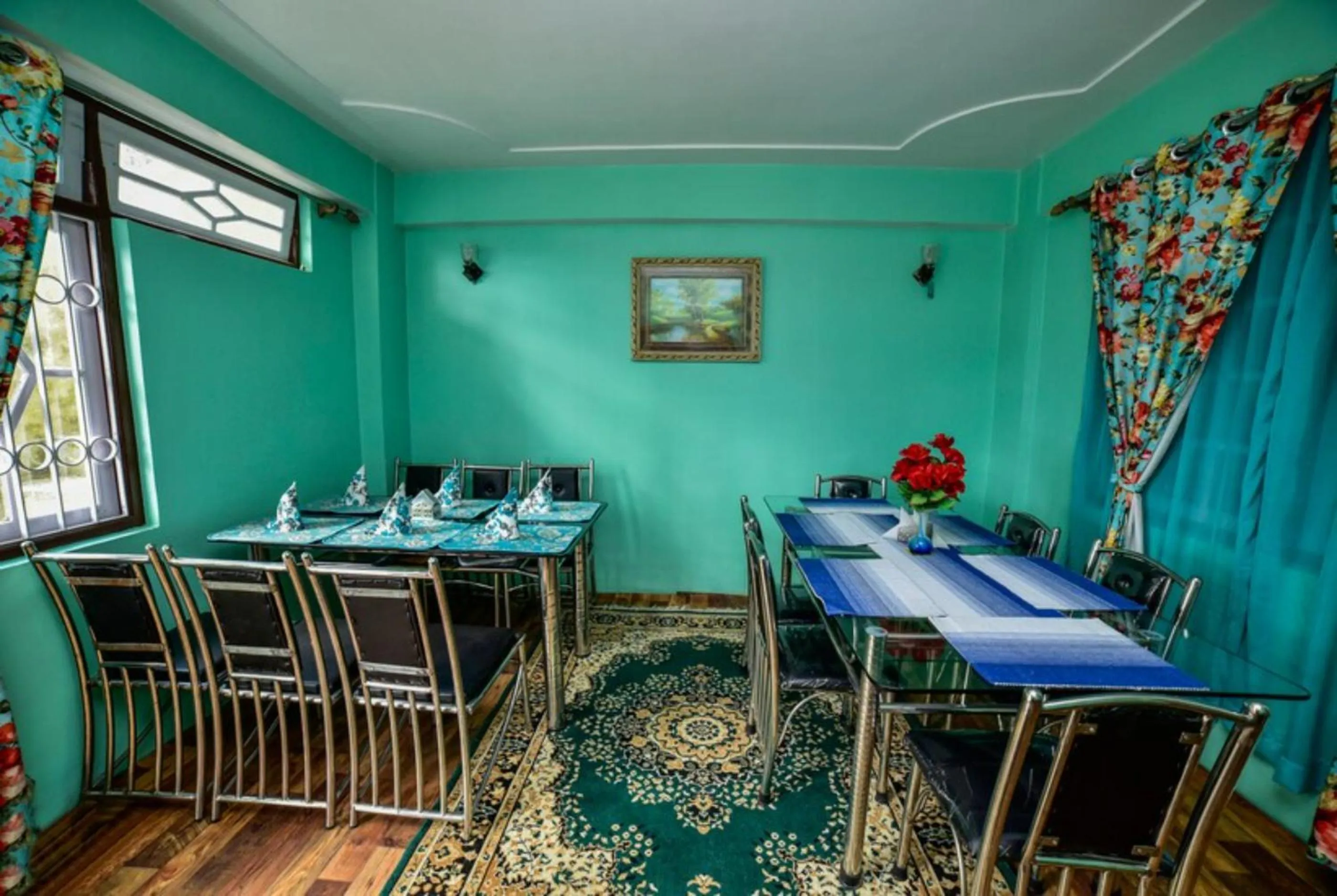 Dining area in GRG Tharbaling Homestay Darjeeling