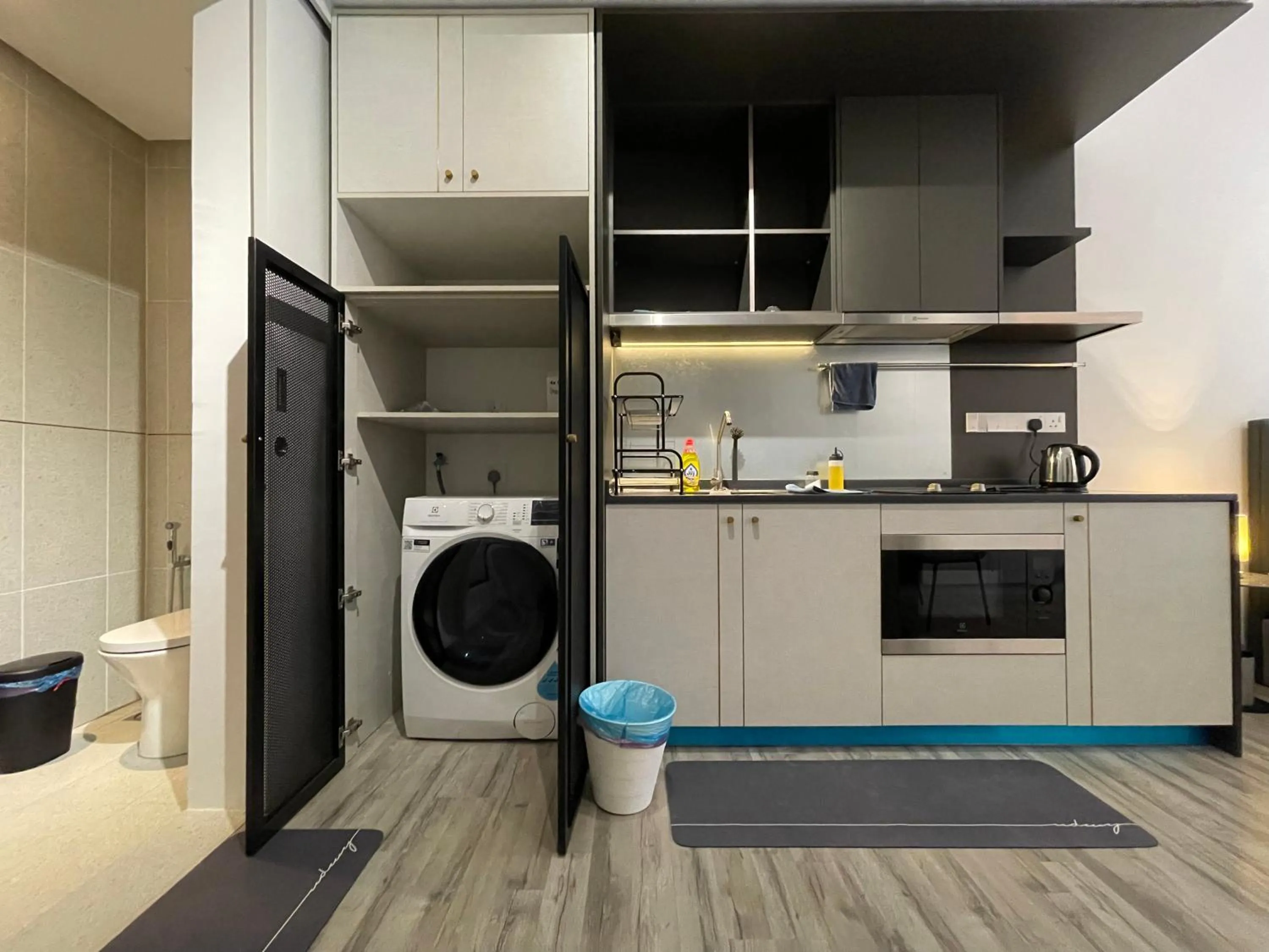 Kitchen or kitchenette in Millerz Square by KL Minsu