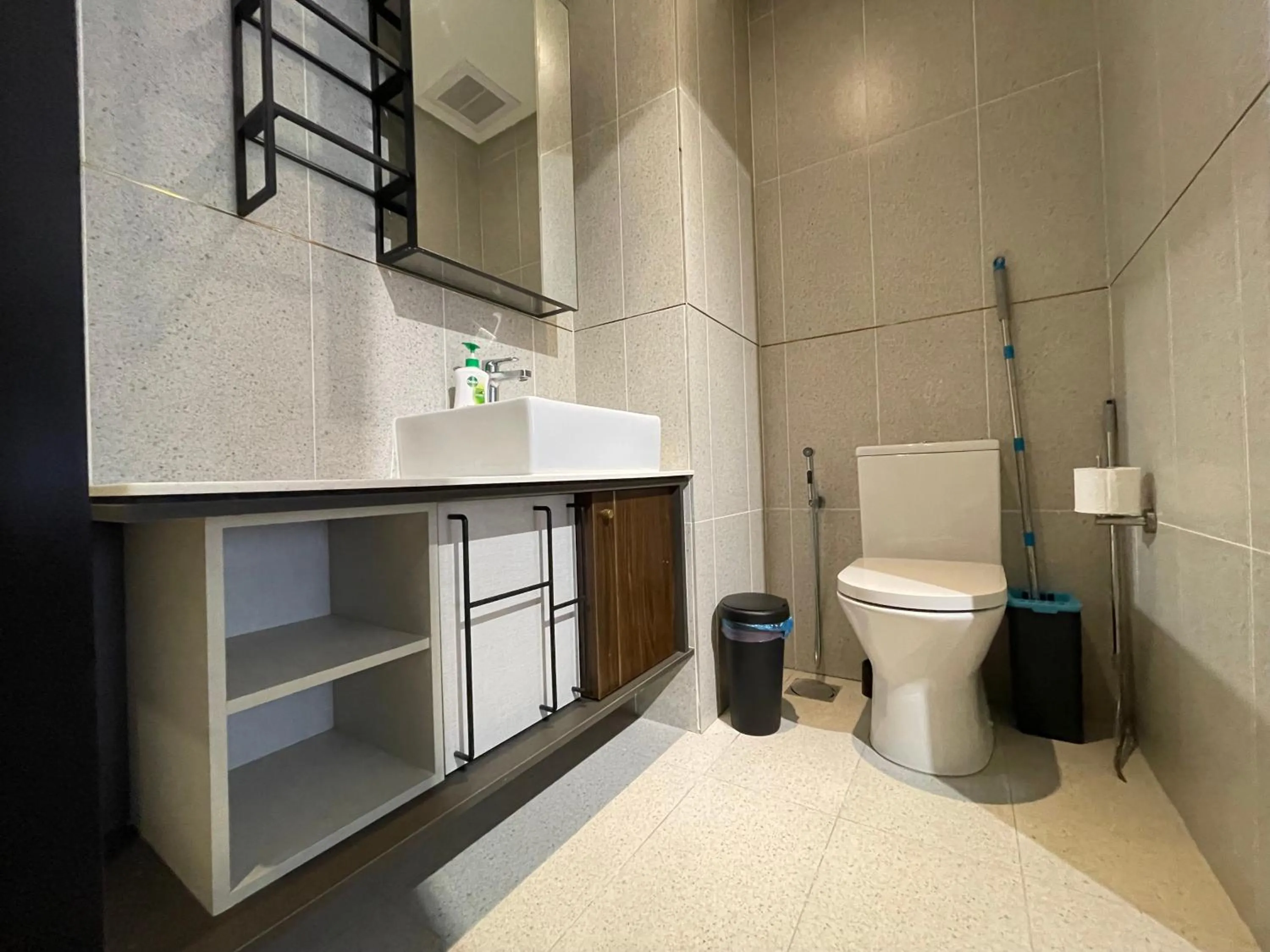 Shower in Millerz Square by KL Minsu