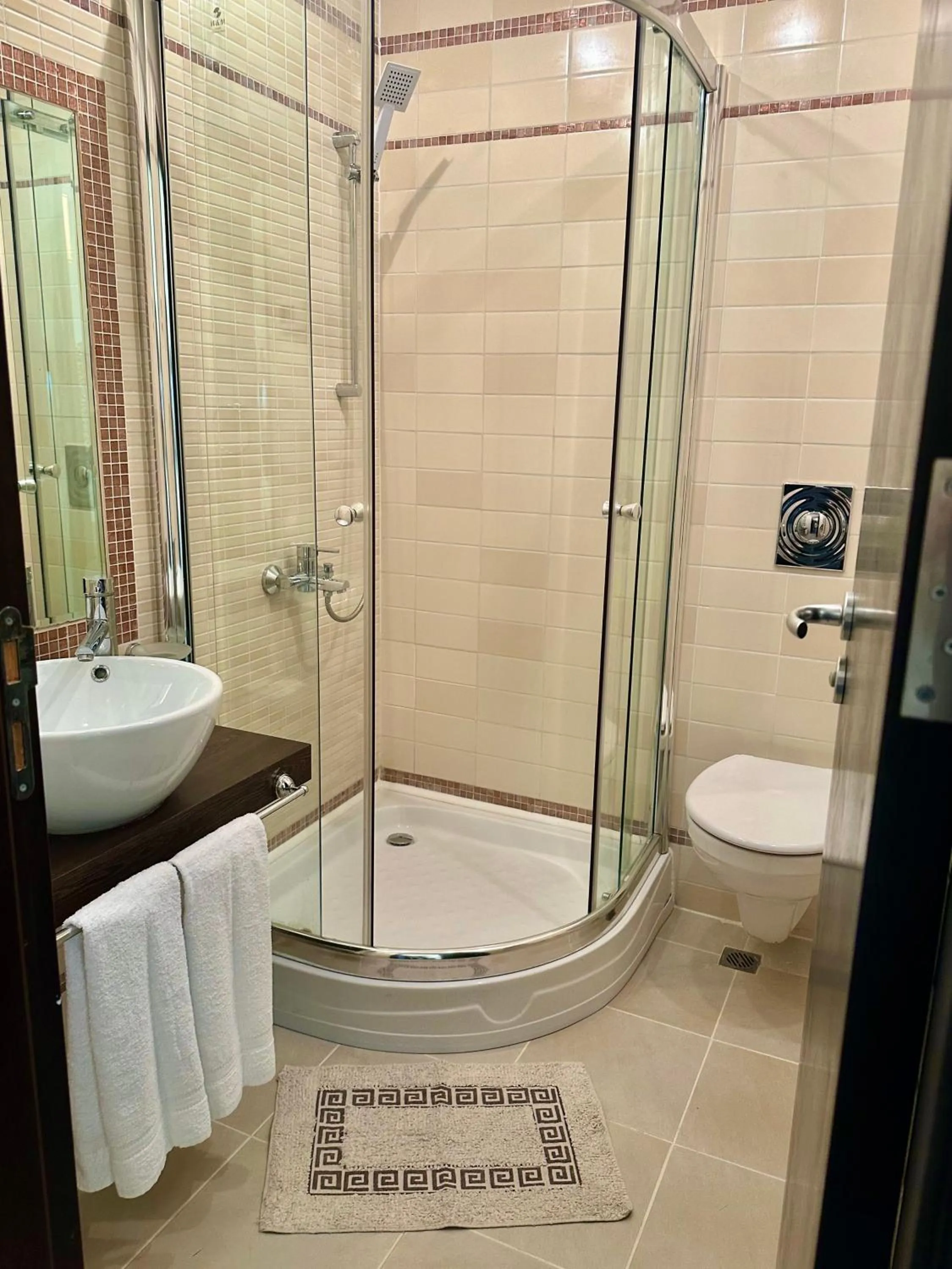 Shower in Oazis VIP Club