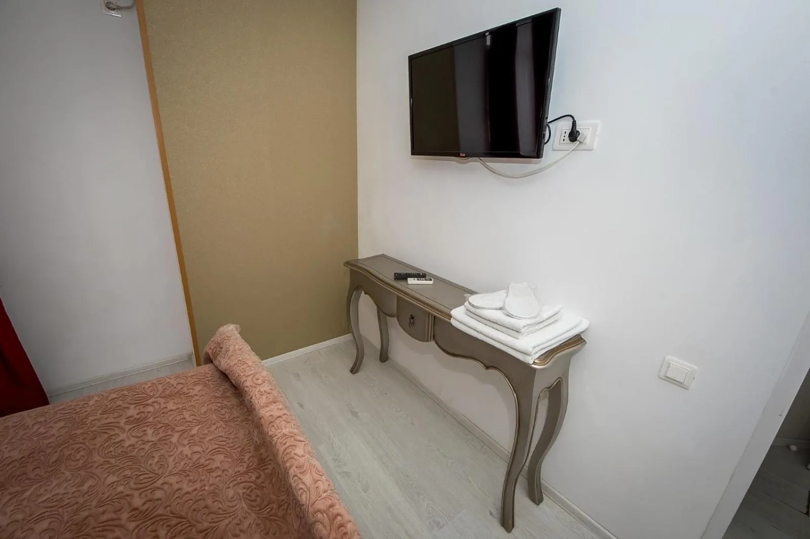 TV and multimedia in Hotel Jolie Apartments