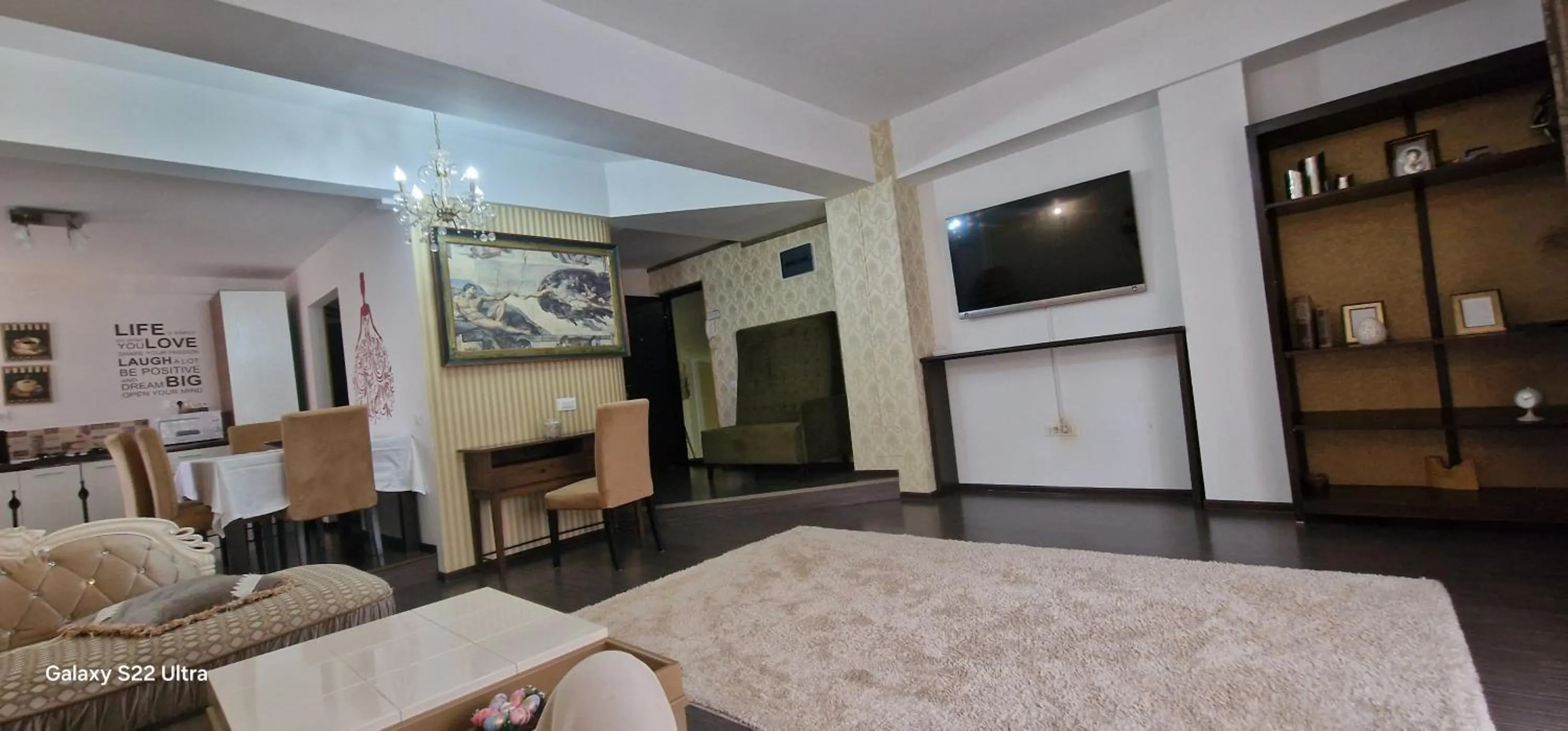 Communal lounge/ TV room in Hotel Jolie Apartments