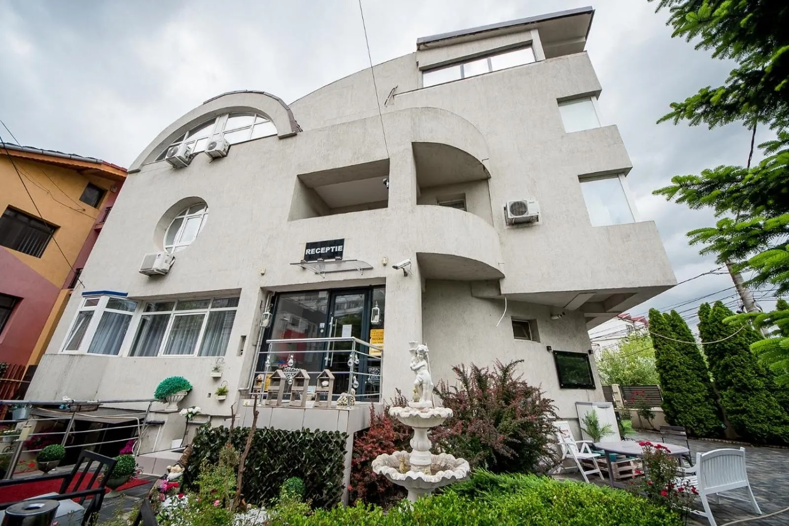 Facade/entrance in Hotel Jolie Apartments