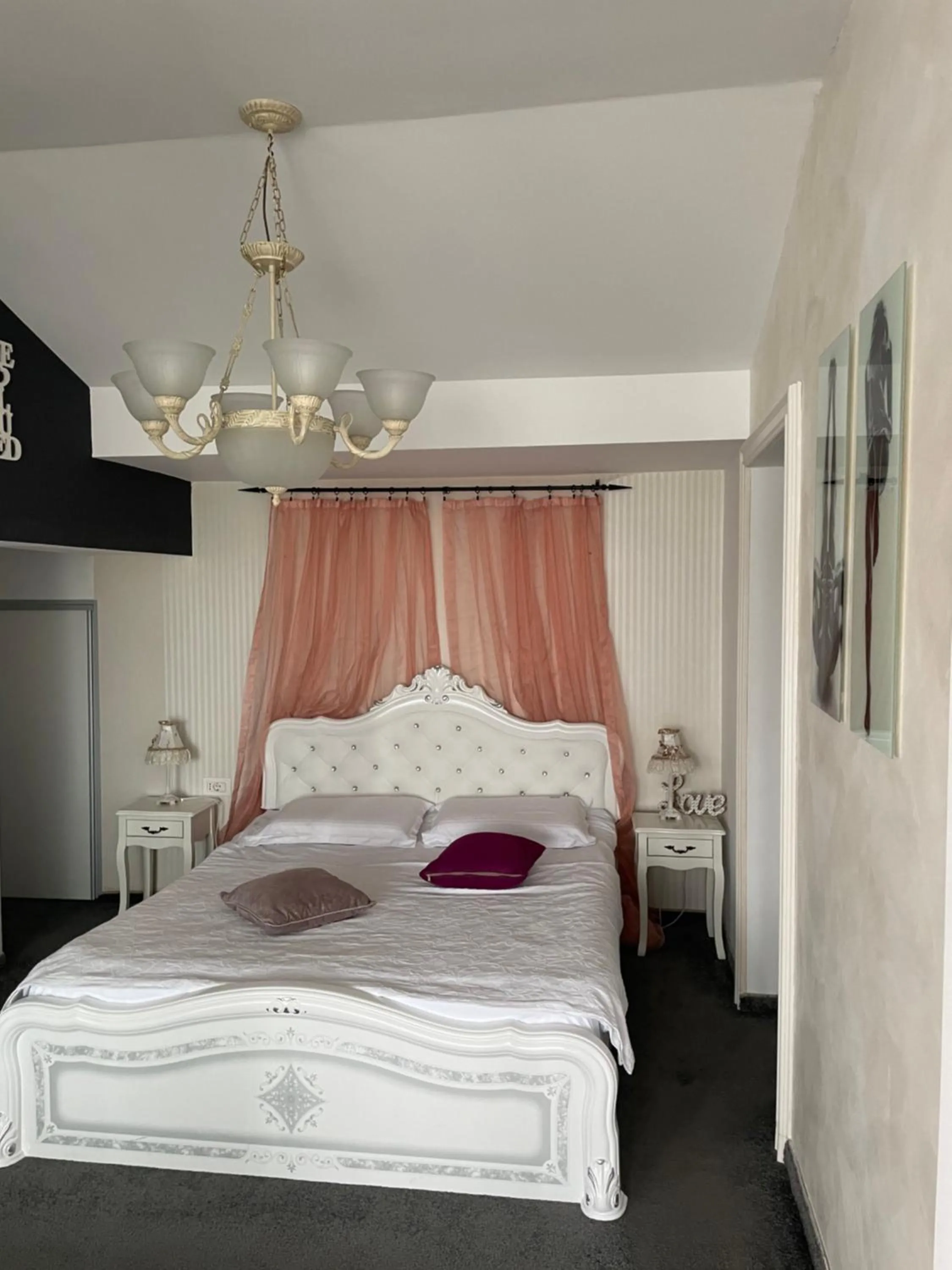 Bed in Hotel Jolie Apartments