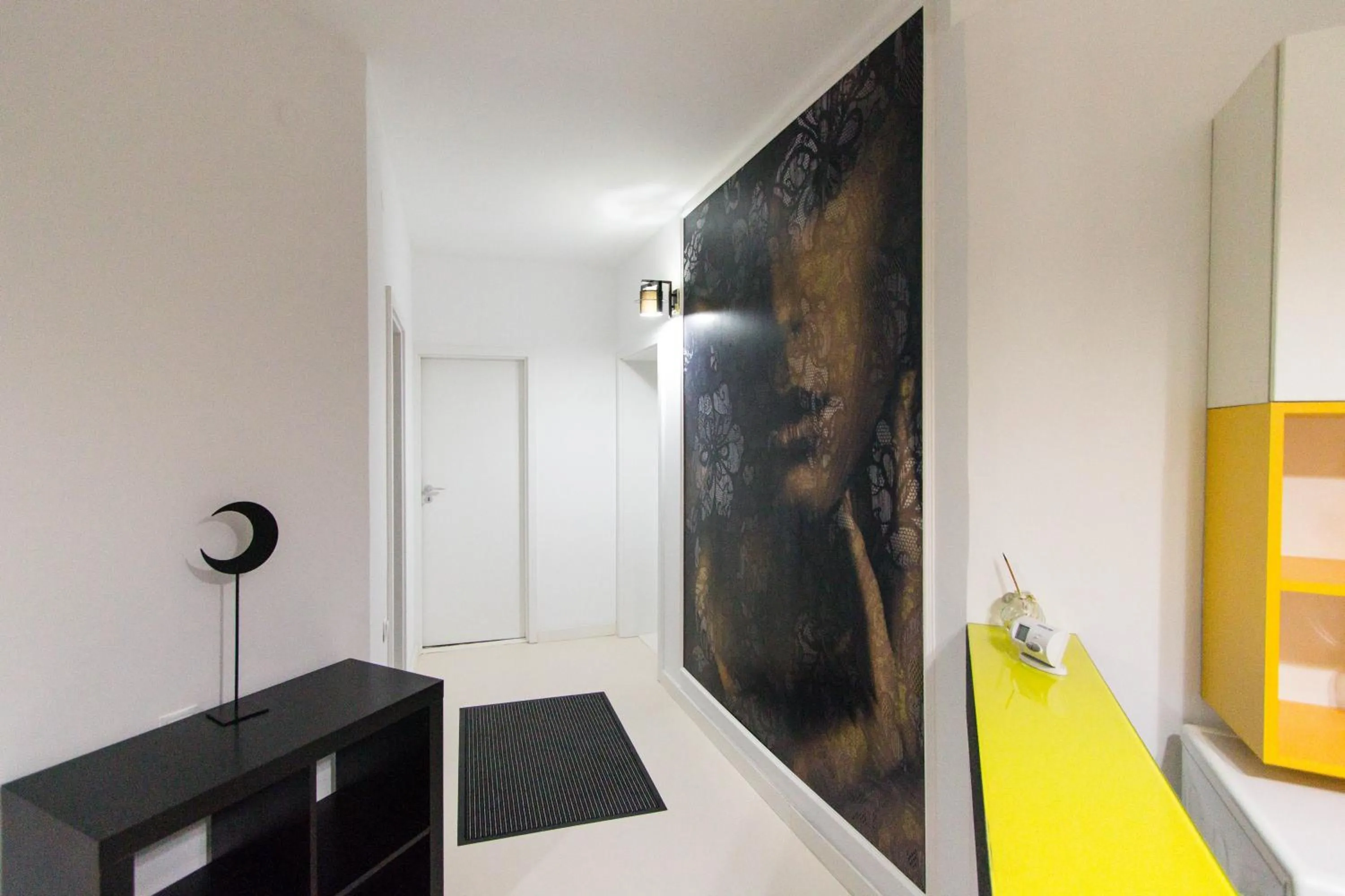 Decorative detail, Bed in Hotel Jolie Apartments