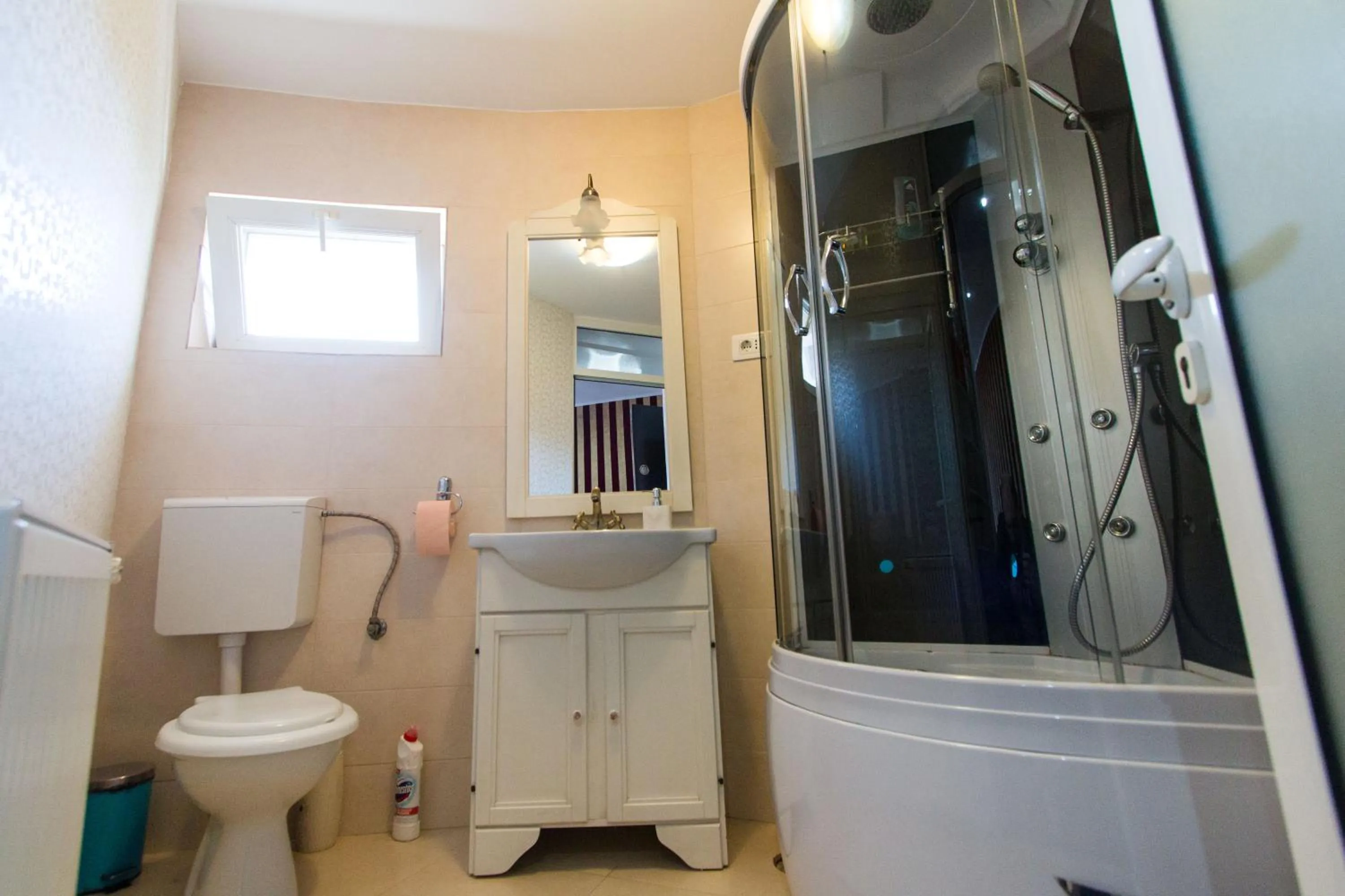 Bathroom in Hotel Jolie Apartments