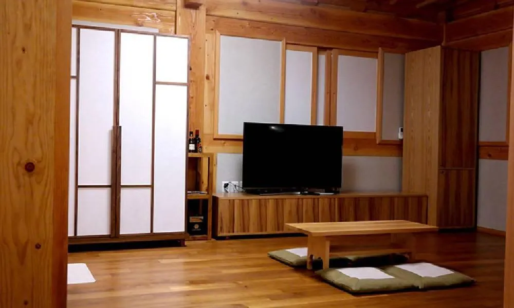 TV and multimedia in Hwangnamguan Hanok Village