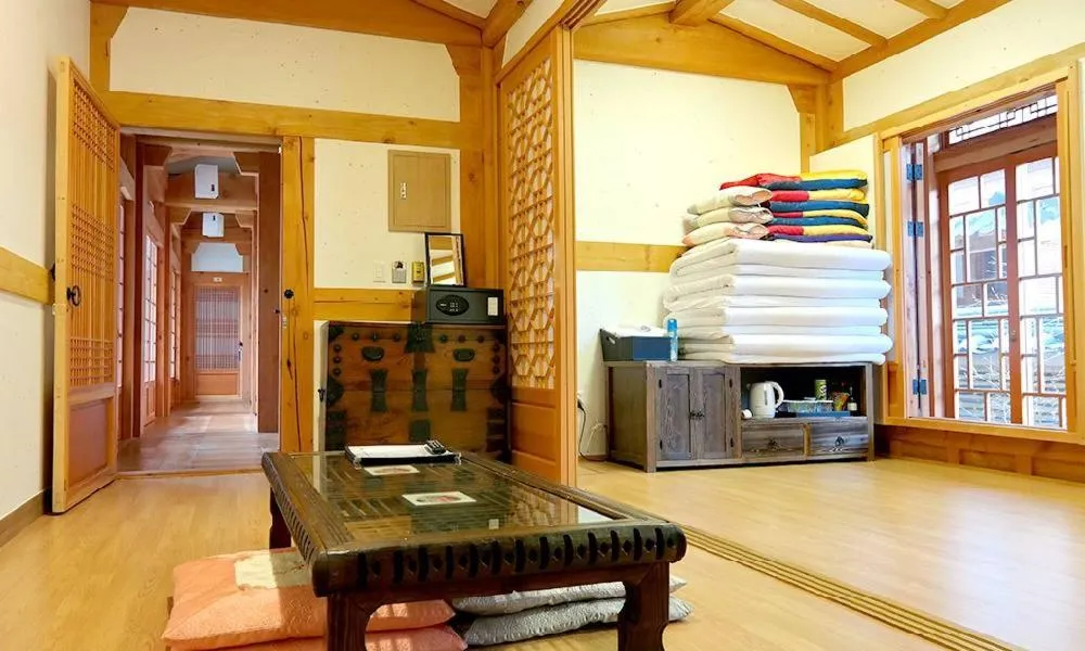 Living room in Hwangnamguan Hanok Village