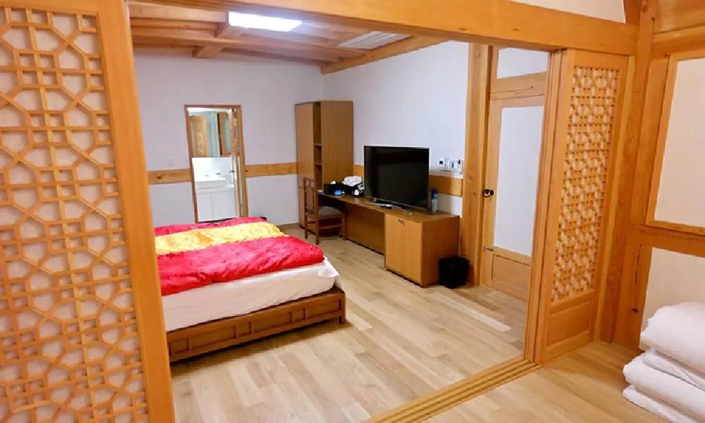 Bed in Hwangnamguan Hanok Village