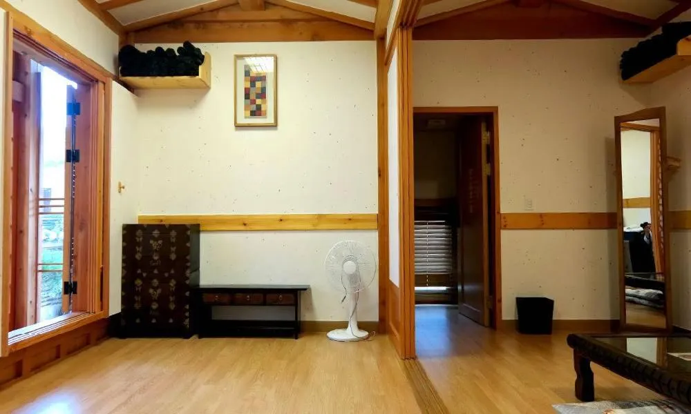 TV and multimedia in Hwangnamguan Hanok Village