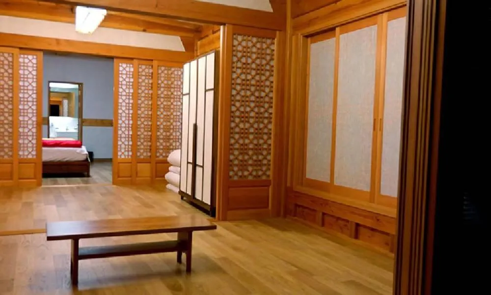 Bed in Hwangnamguan Hanok Village