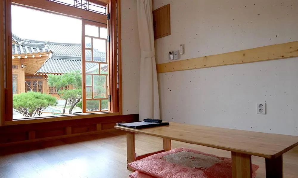 Garden view in Hwangnamguan Hanok Village