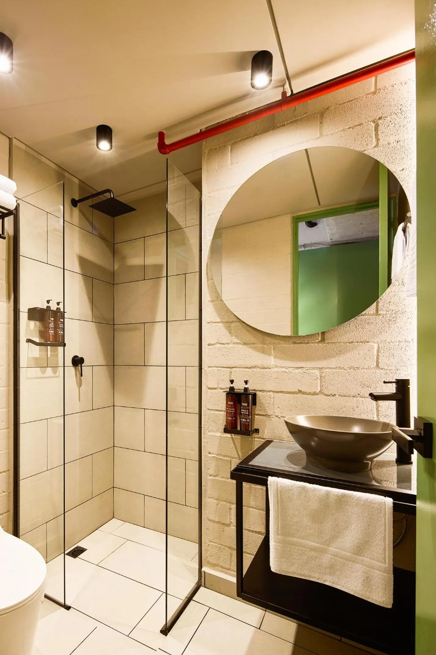 Shower in Urbit Social Lofts