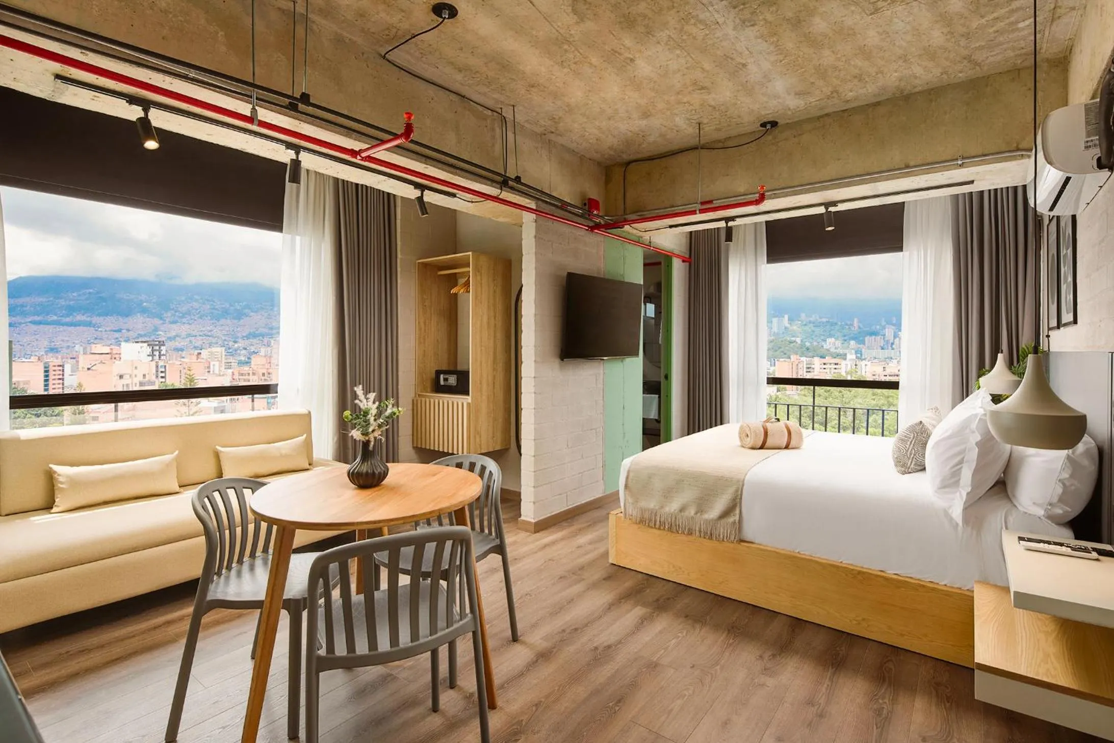 Communal lounge/ TV room, Bed in Urbit Social Lofts