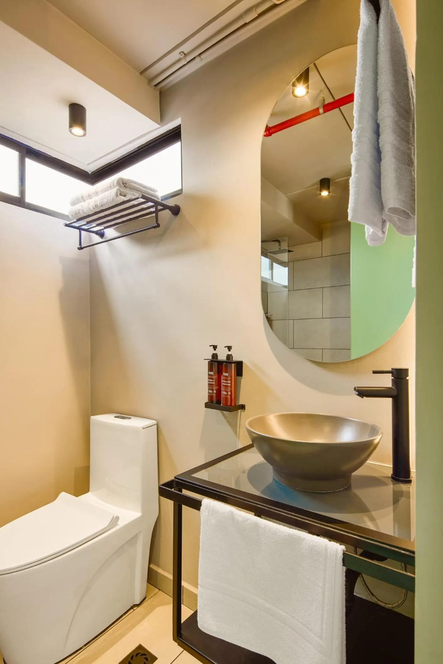 Shower in Urbit Social Lofts