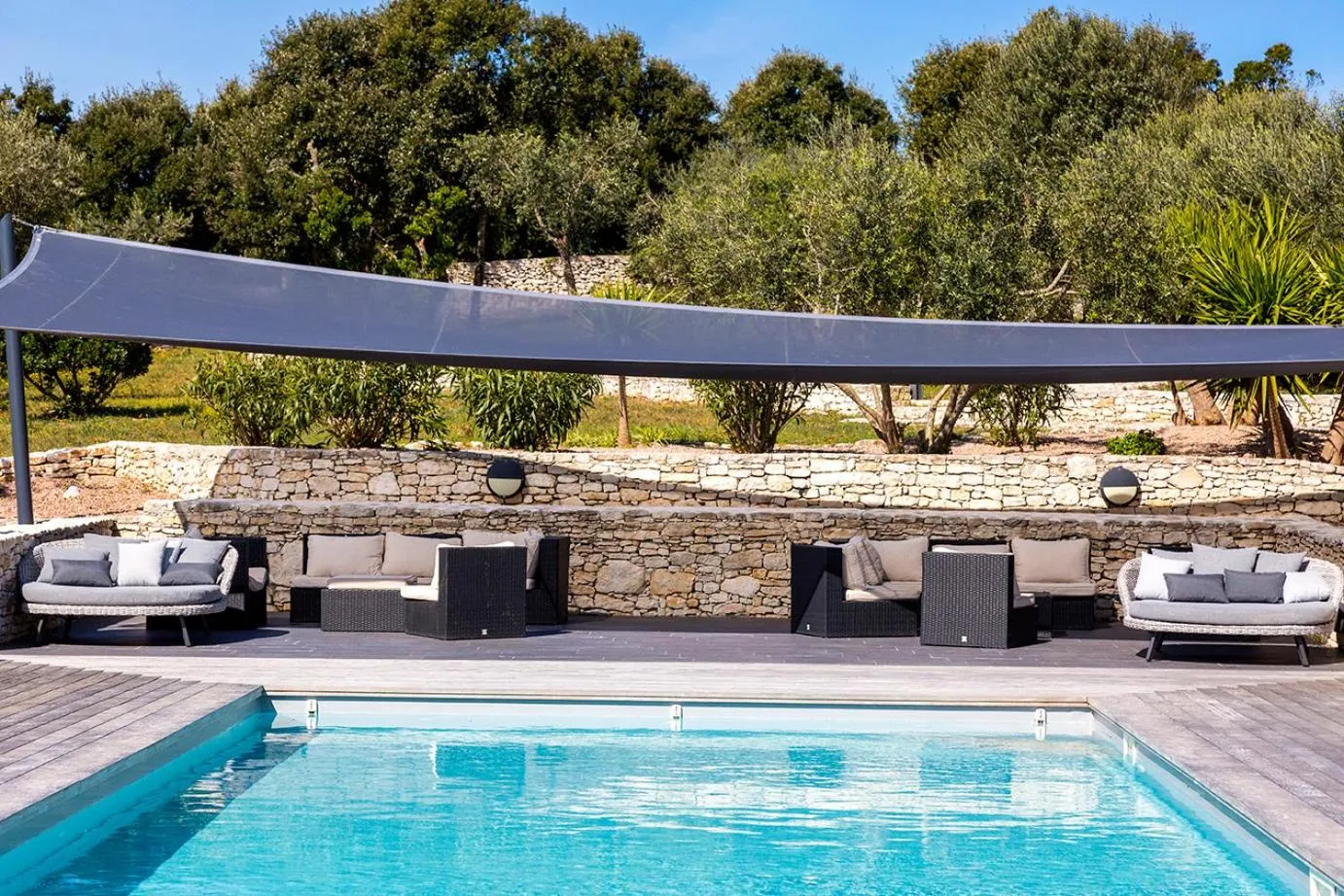 Pool view in l'Albitru