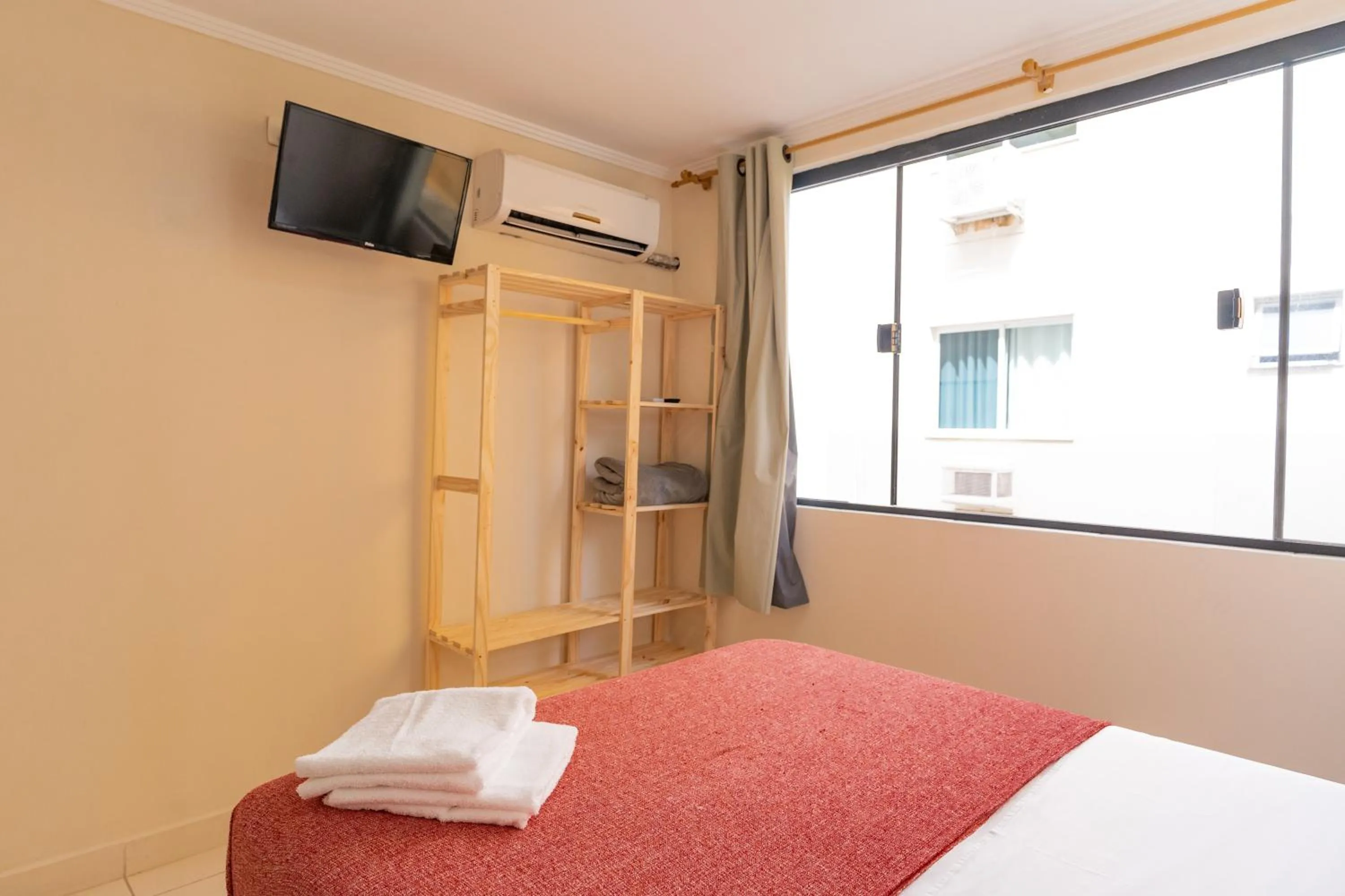 Photo of the whole room, Bed in HANNA Balneário Hotel