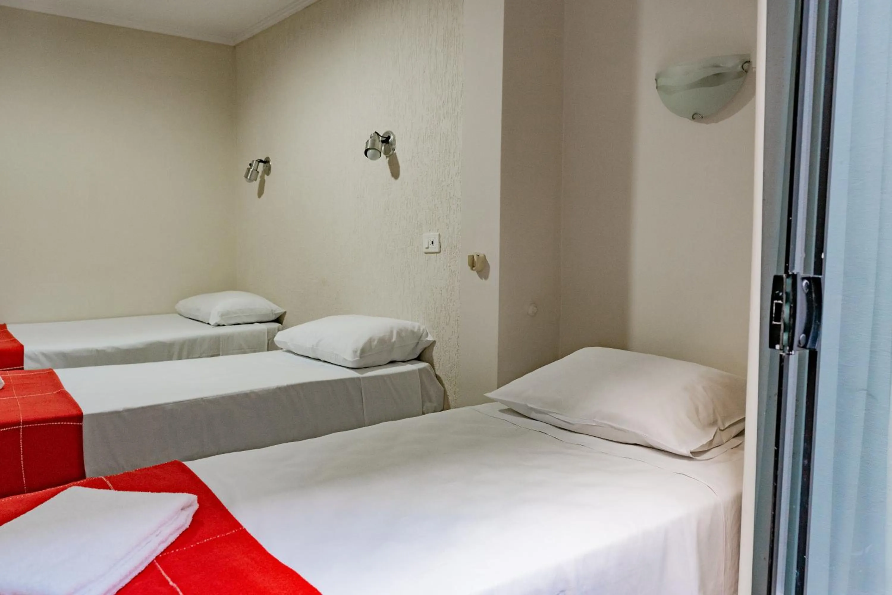 Photo of the whole room, Bed in HANNA Balneário Hotel