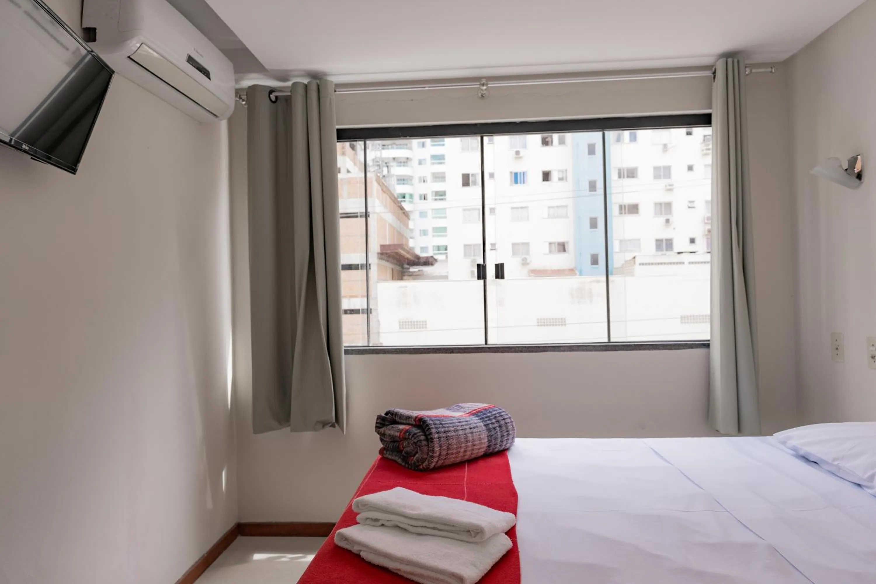 Photo of the whole room, Bed in HANNA Balneário Hotel