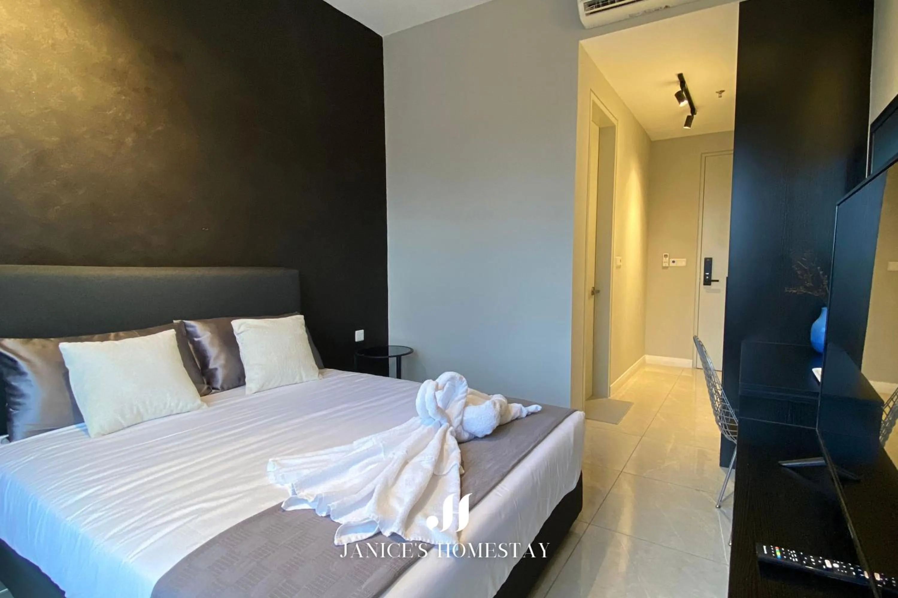 Bed in Axon Residences Bukit Bintang by Janice's Homestay