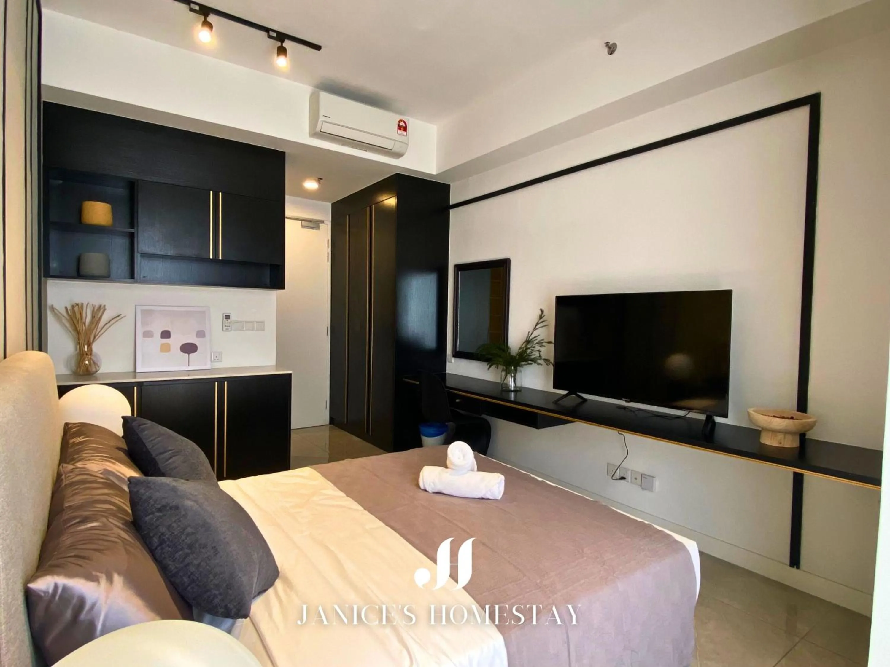 TV and multimedia, Bed in Axon Residences Bukit Bintang by Janice's Homestay