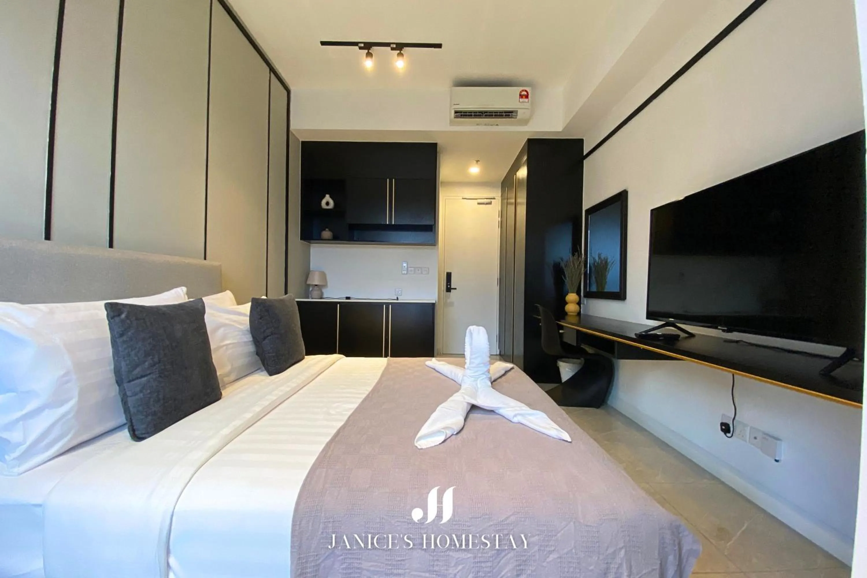 Bed in Axon Residences Bukit Bintang by Janice's Homestay