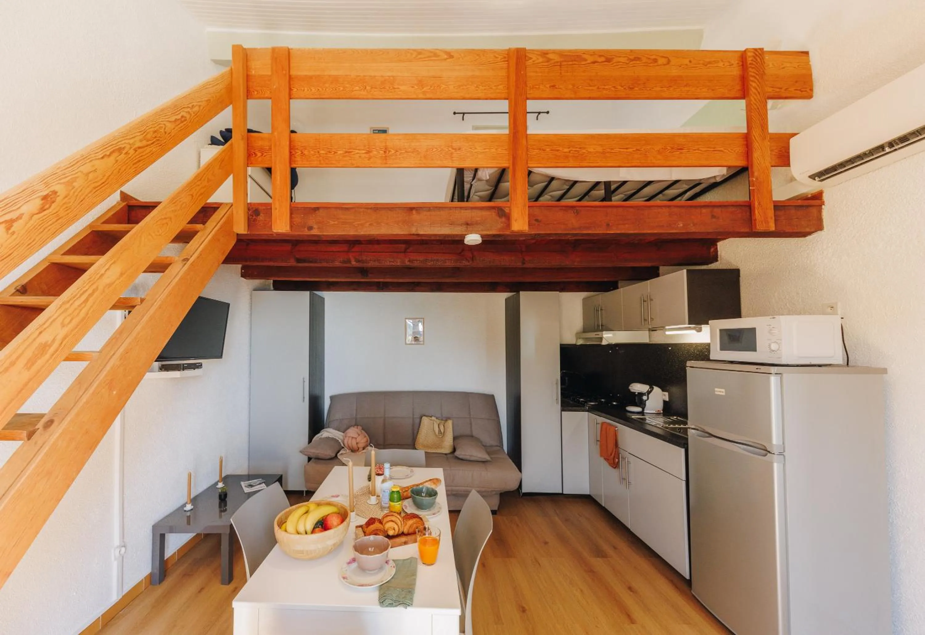 Dining area in Résidence le Télémaque