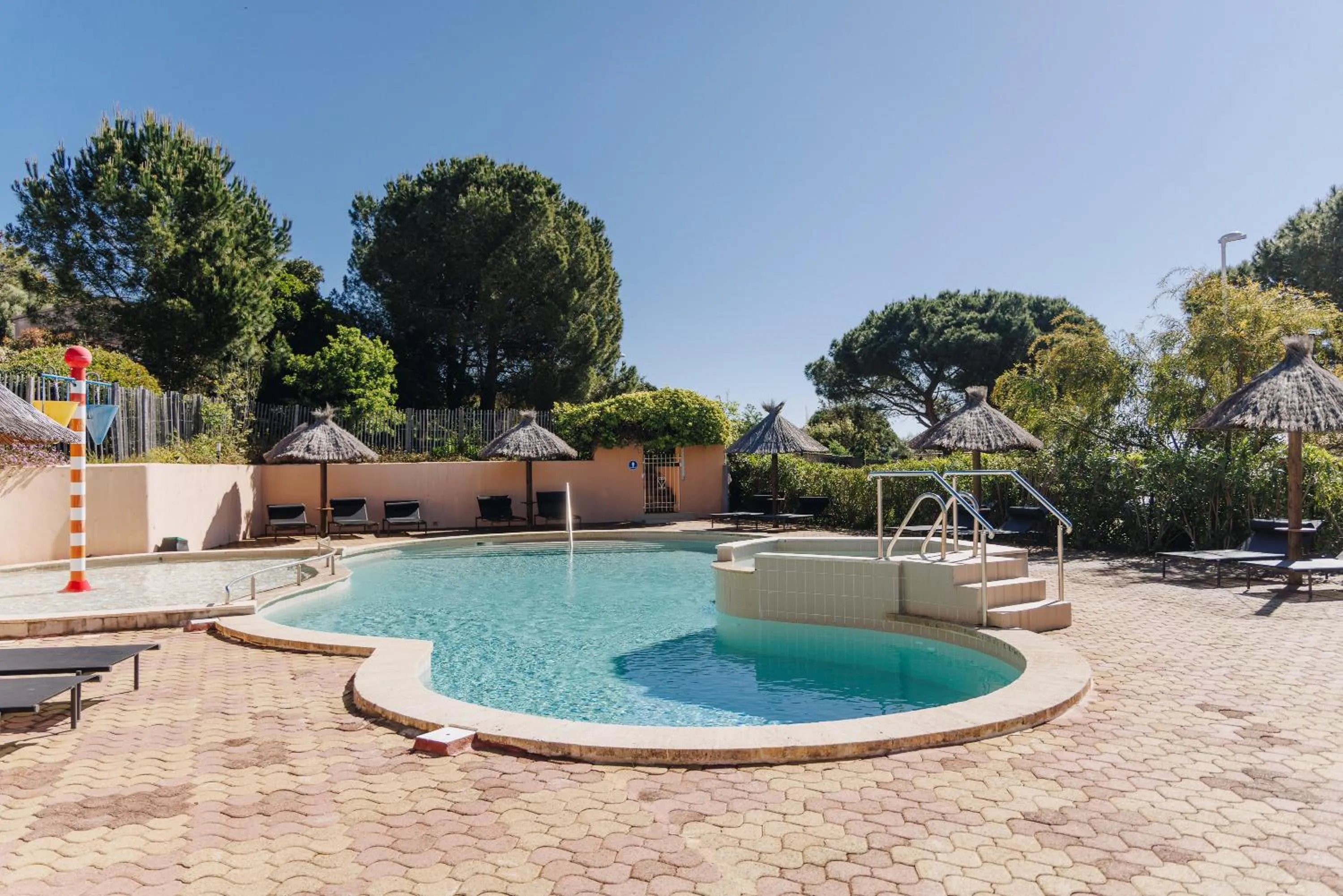 Swimming pool in Résidence le Télémaque