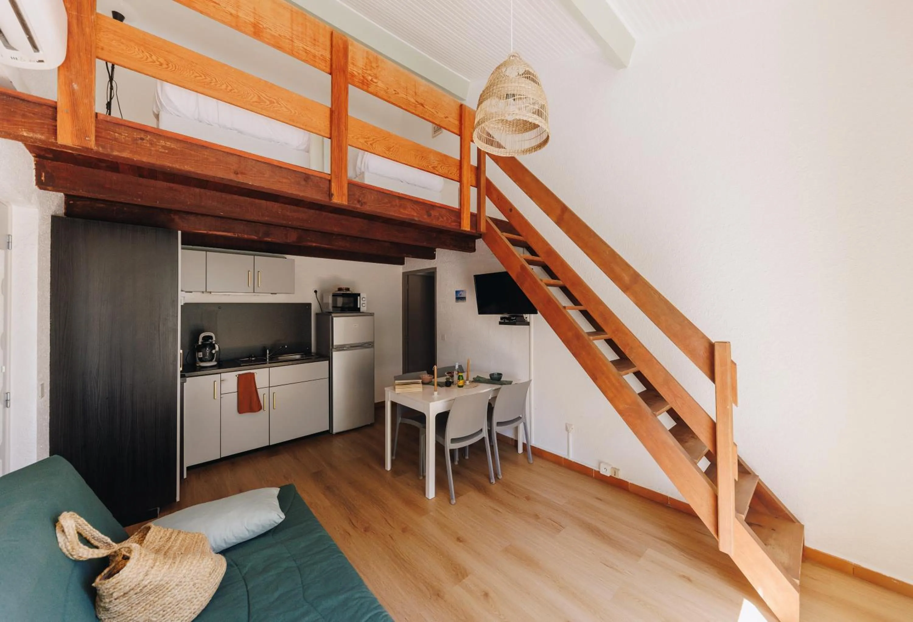 Dining area in Résidence le Télémaque