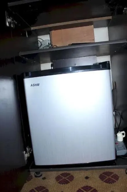 oven in Hotel Karisimbi